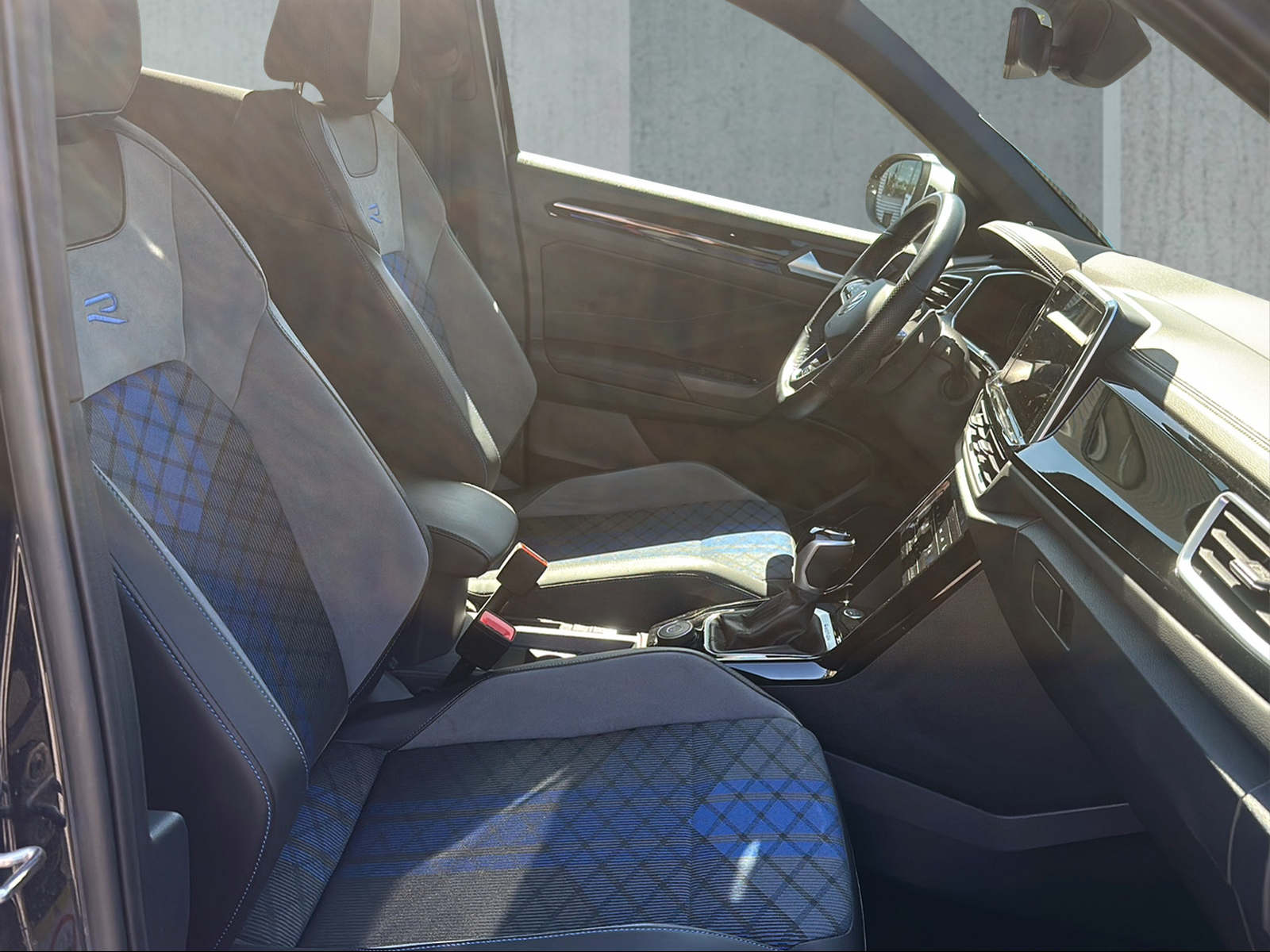 VW T-Roc 2.0 TSI R DSG 4Motion-image-8