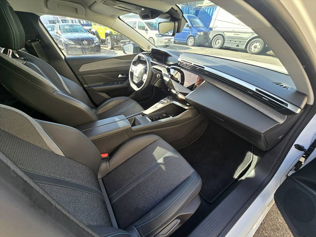 PEUGEOT 308 SW 1.5 BlueHDI Allure Pack EAT8-image-11
