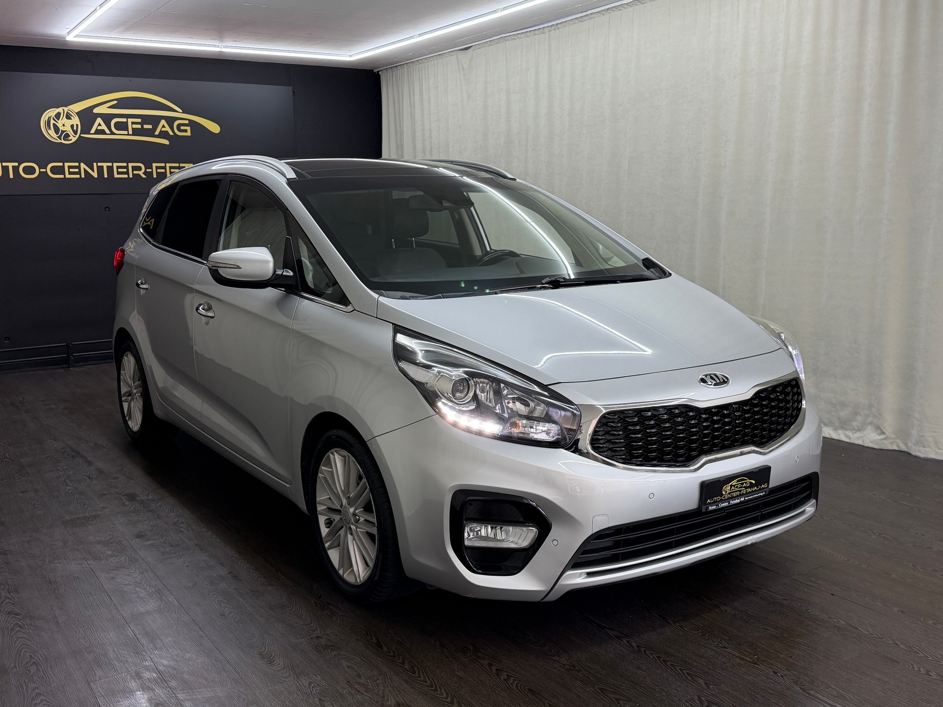 KIA Carens 1.7 CRDi Trend DCT-image-2