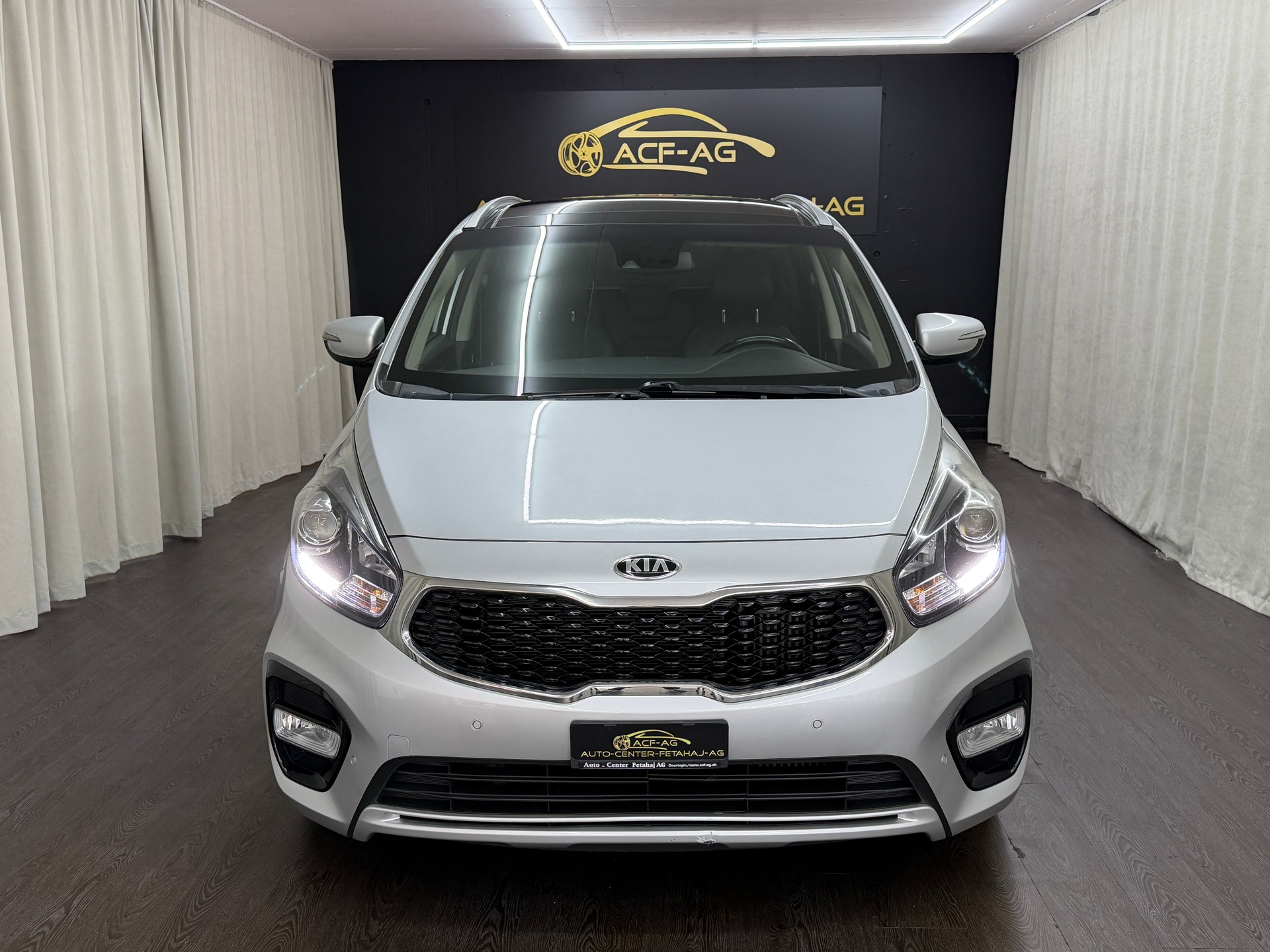 KIA Carens 1.7 CRDi Trend DCT-image-1
