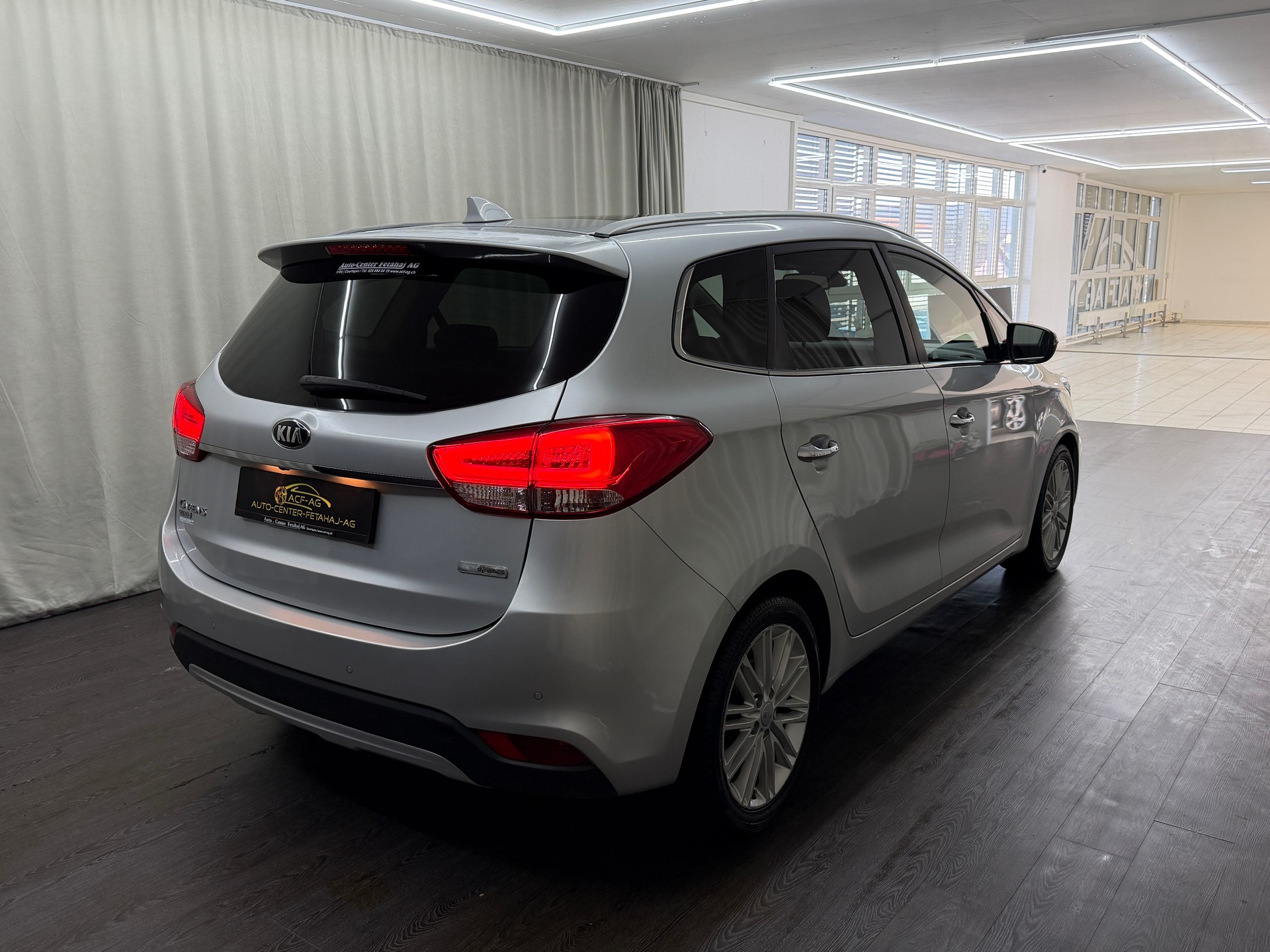 KIA Carens 1.7 CRDi Trend DCT-image-5