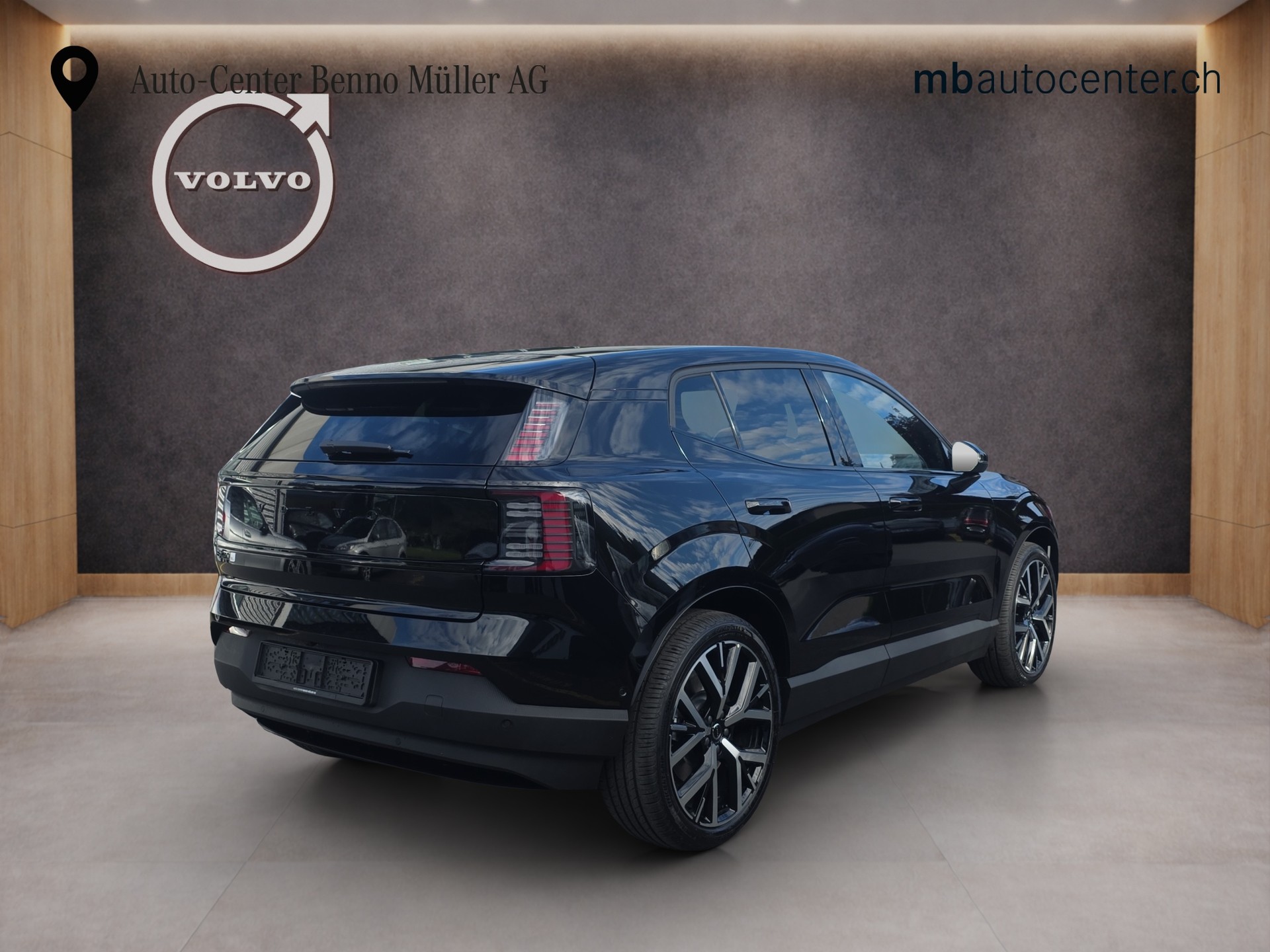 VOLVO EX30 E60 Twin Ultra Performance Sw. Black Ed. AWD-image-4
