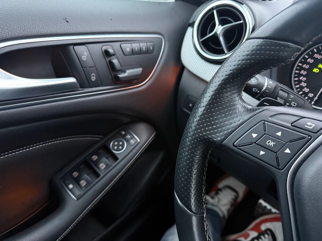 MERCEDES-BENZ B 220 Style 4Matic 7G-DCT-image-23