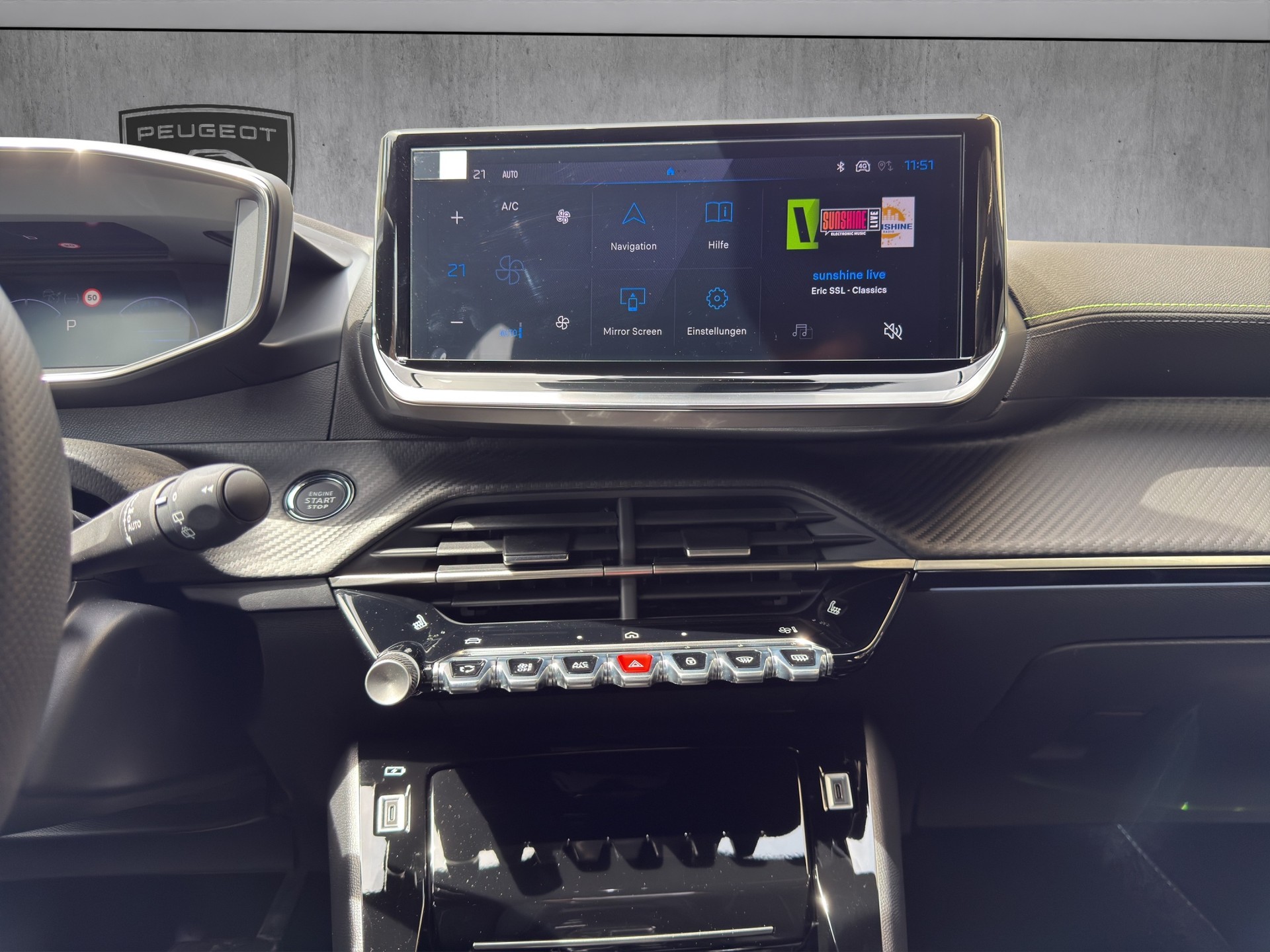 PEUGEOT 208 1.2 Hybrid 145 GT-image-13