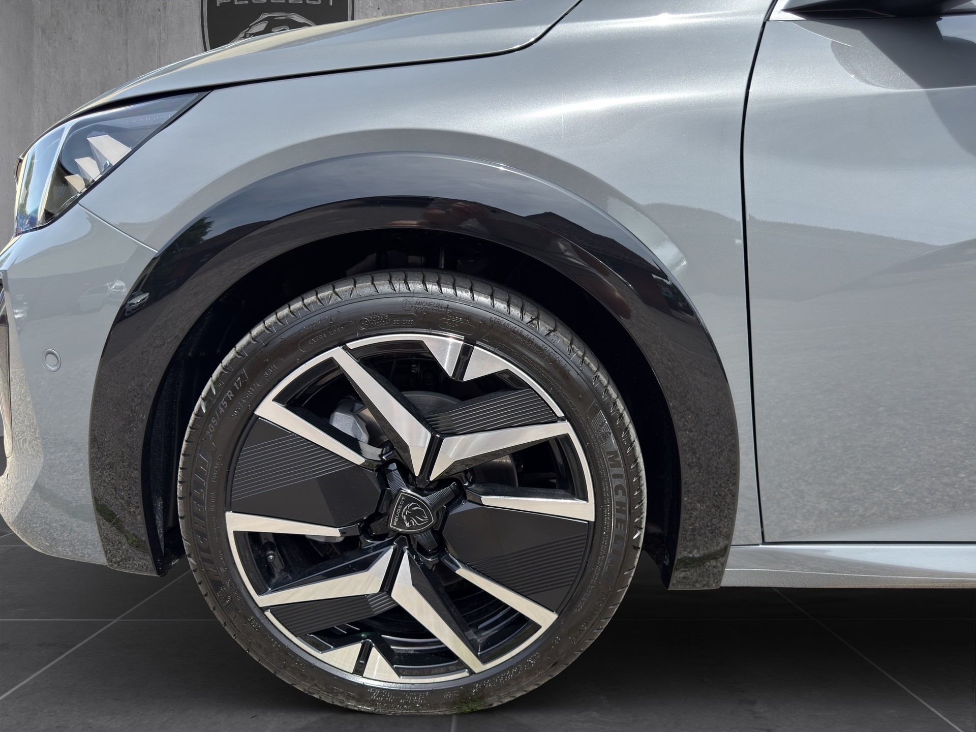 PEUGEOT 208 1.2 Hybrid 145 GT-image-19