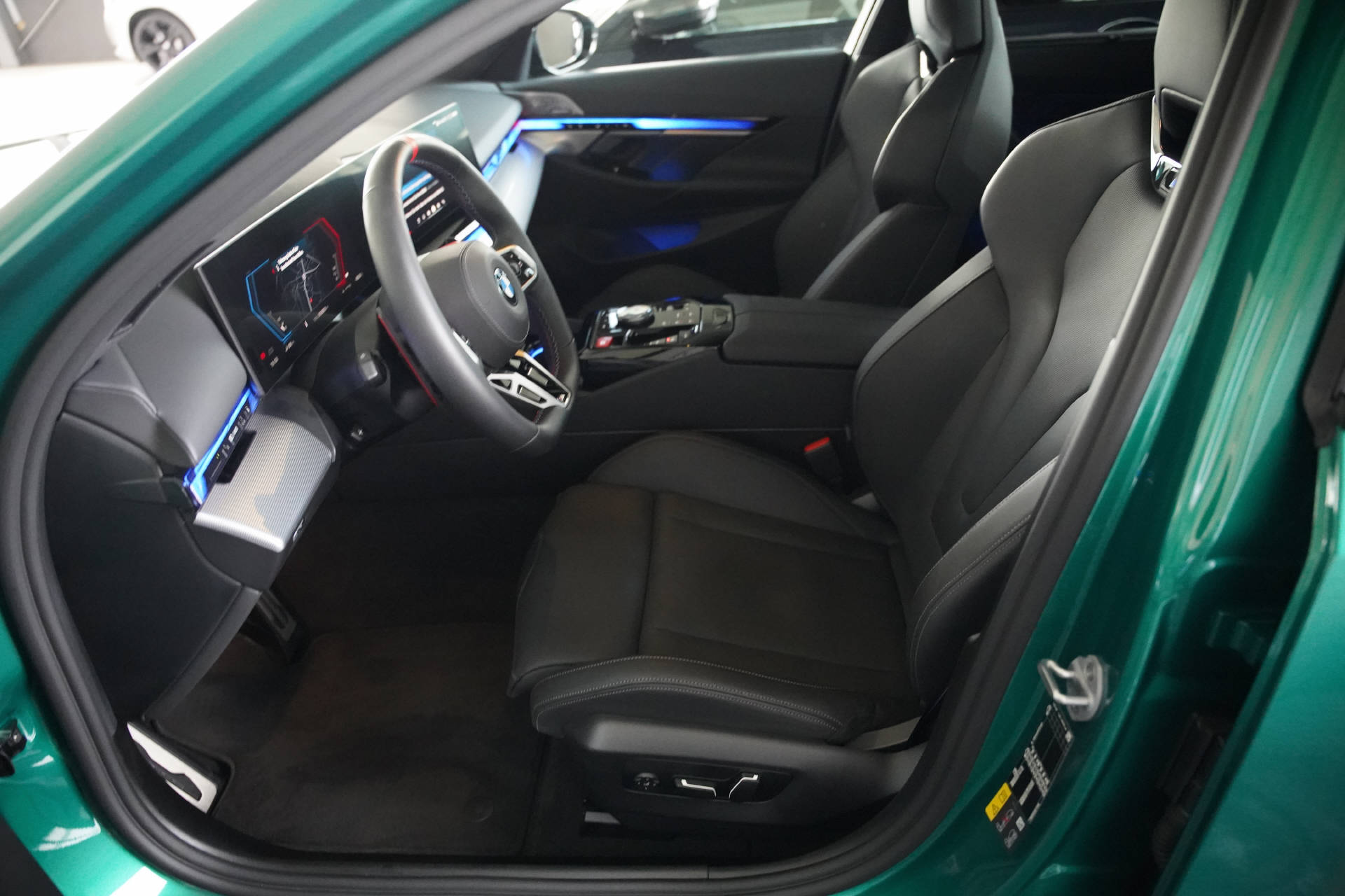 BMW M5 xDrive Touring-image-7
