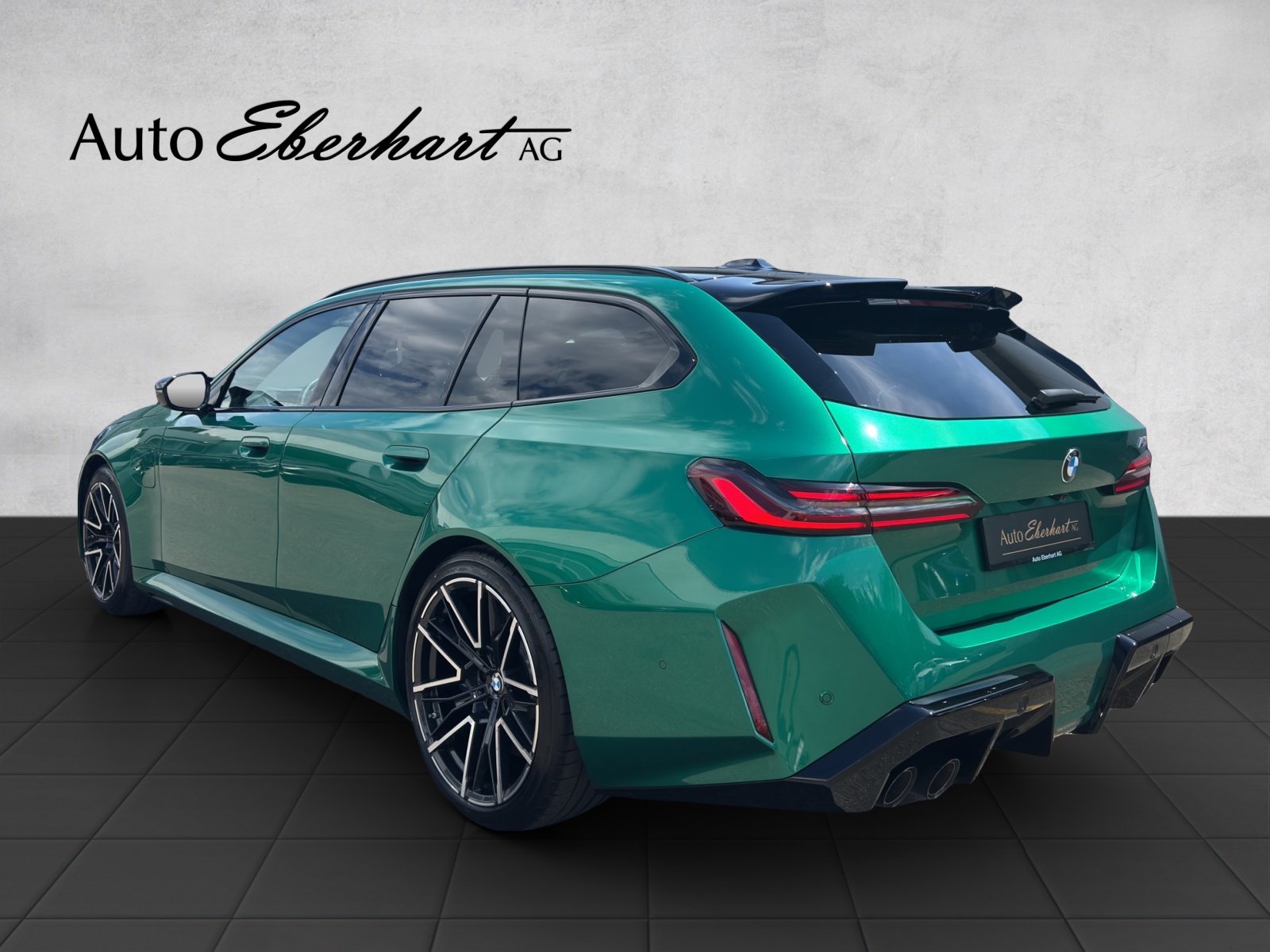 BMW M5 xDrive Touring-showroom-element-1