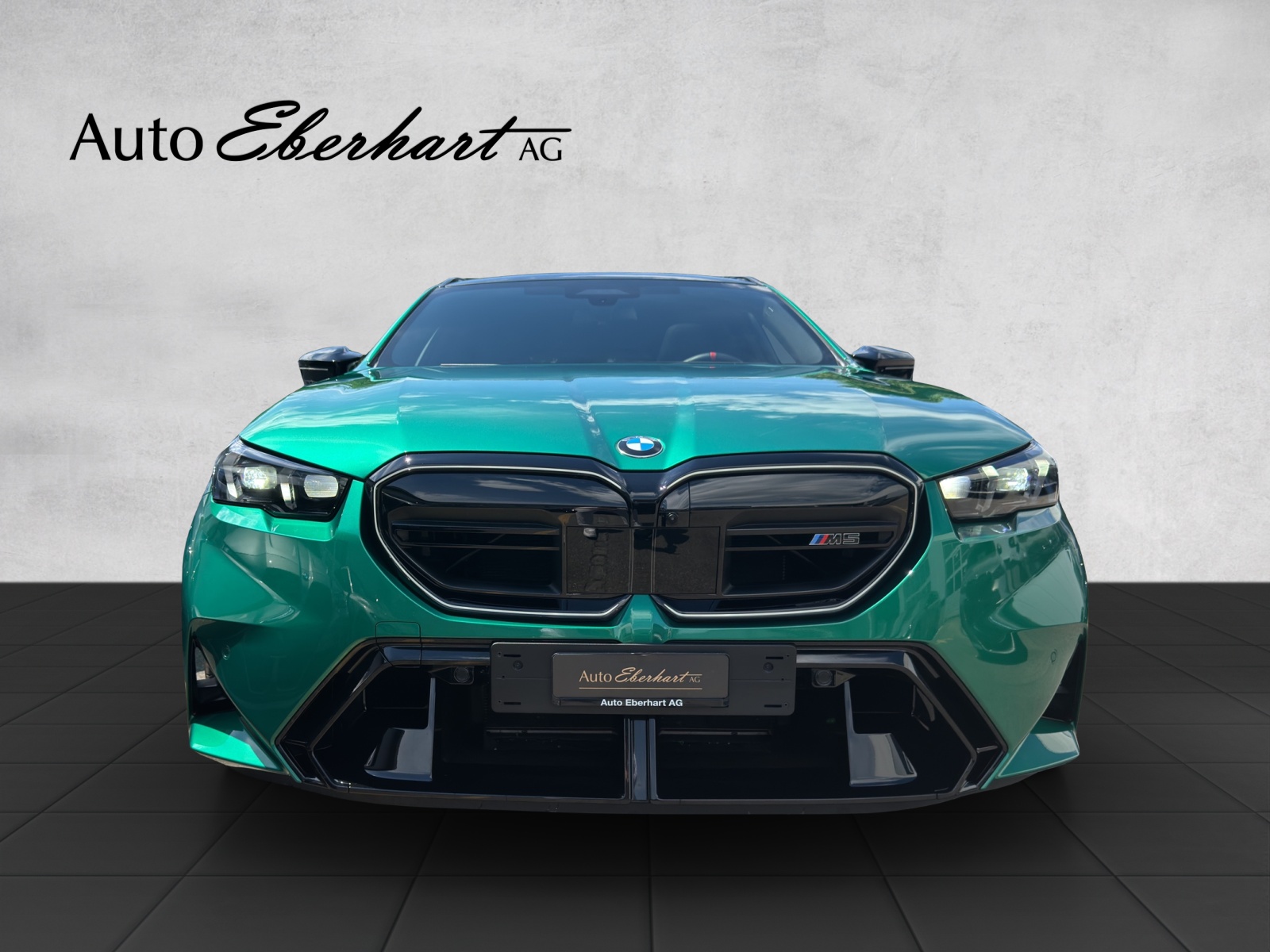 BMW M5 xDrive Touring-showroom-element-3