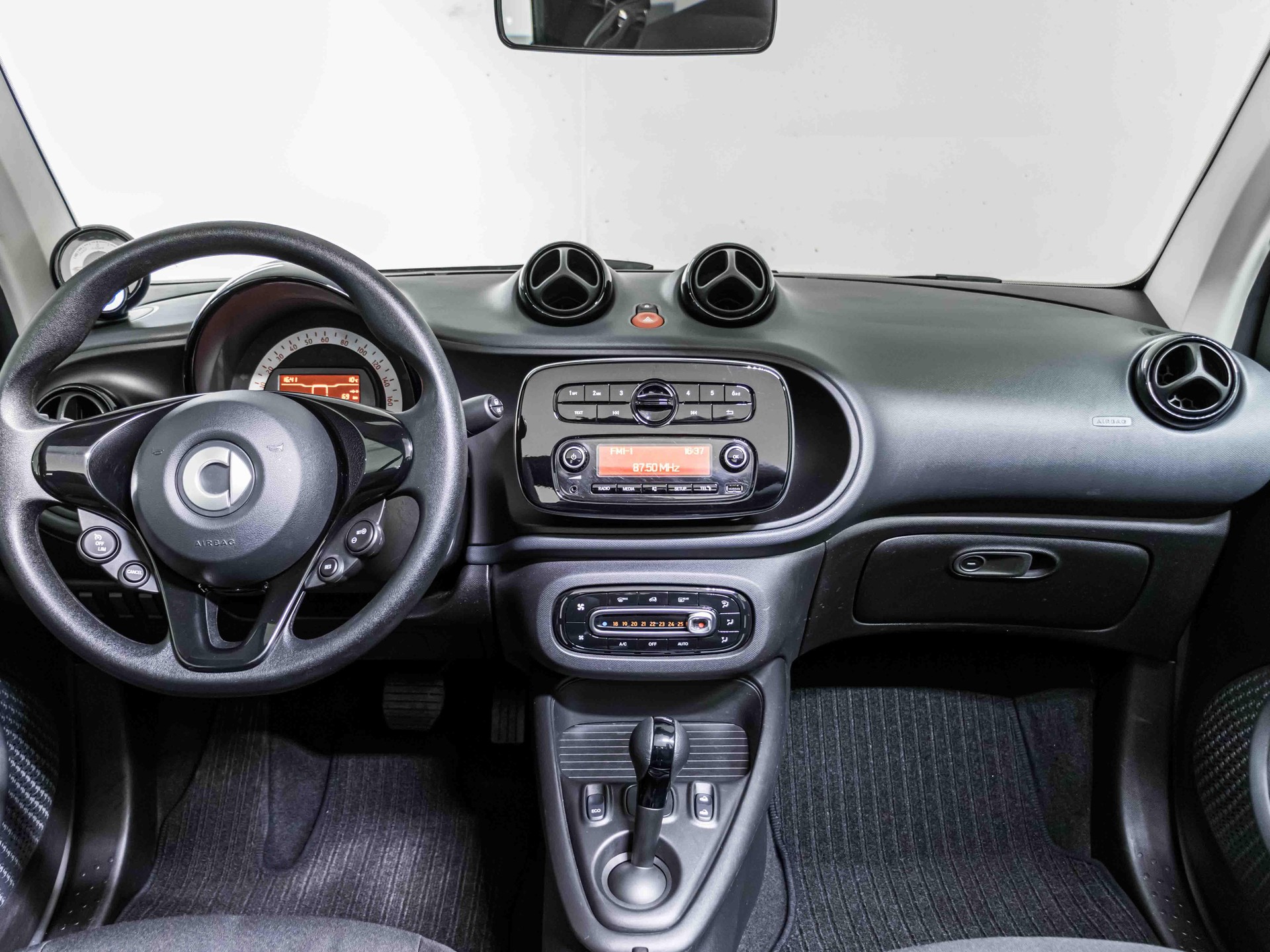 SMART EQ fortwo cabriolet-image-9