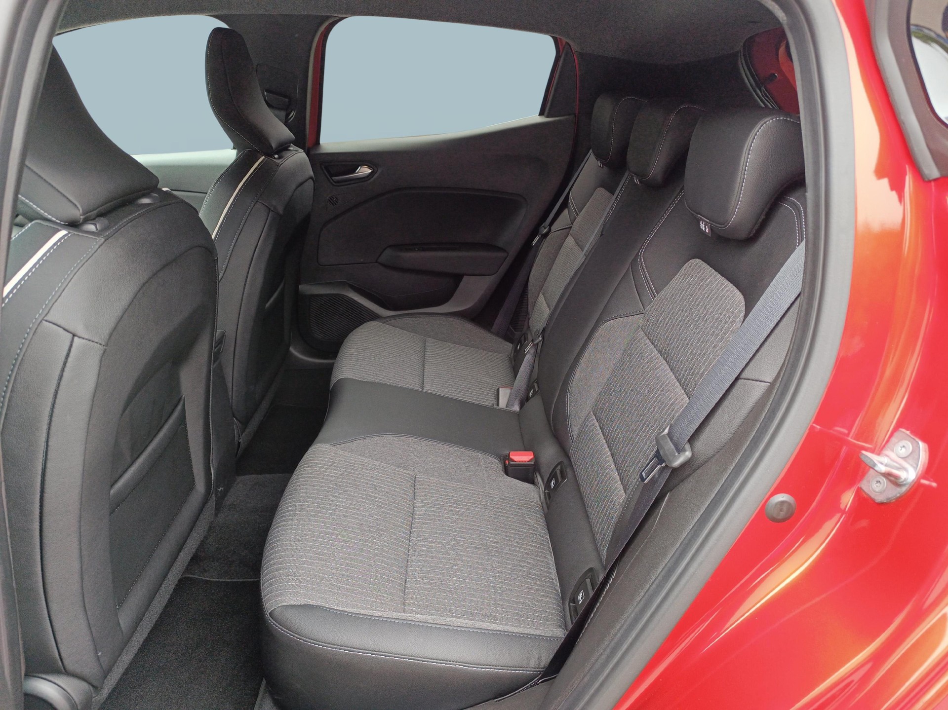 MITSUBISHI Colt 1.6 HEV Instyle-image-10