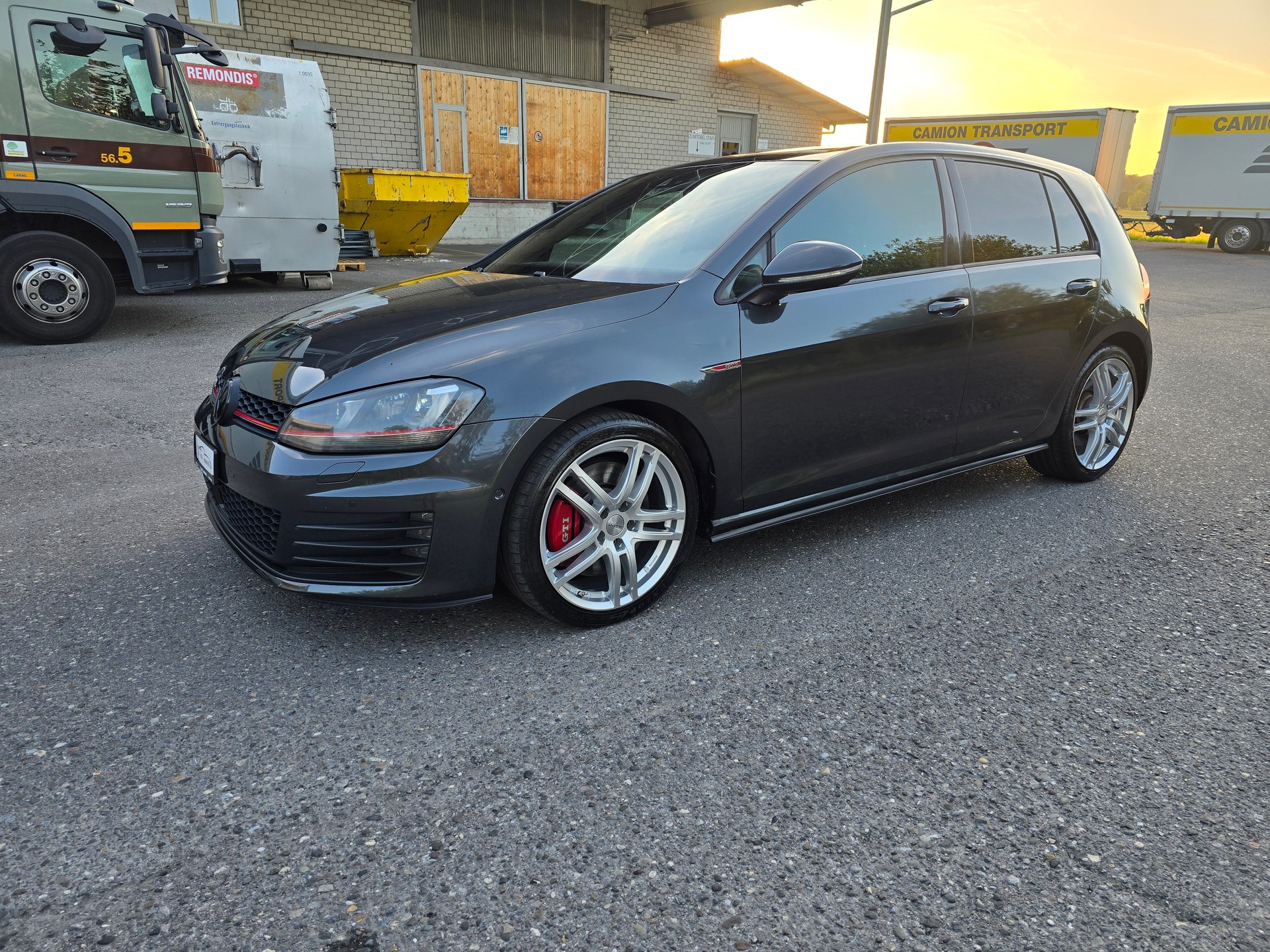 VW Golf 2.0 TSI GTI Performance-showroom-element-2
