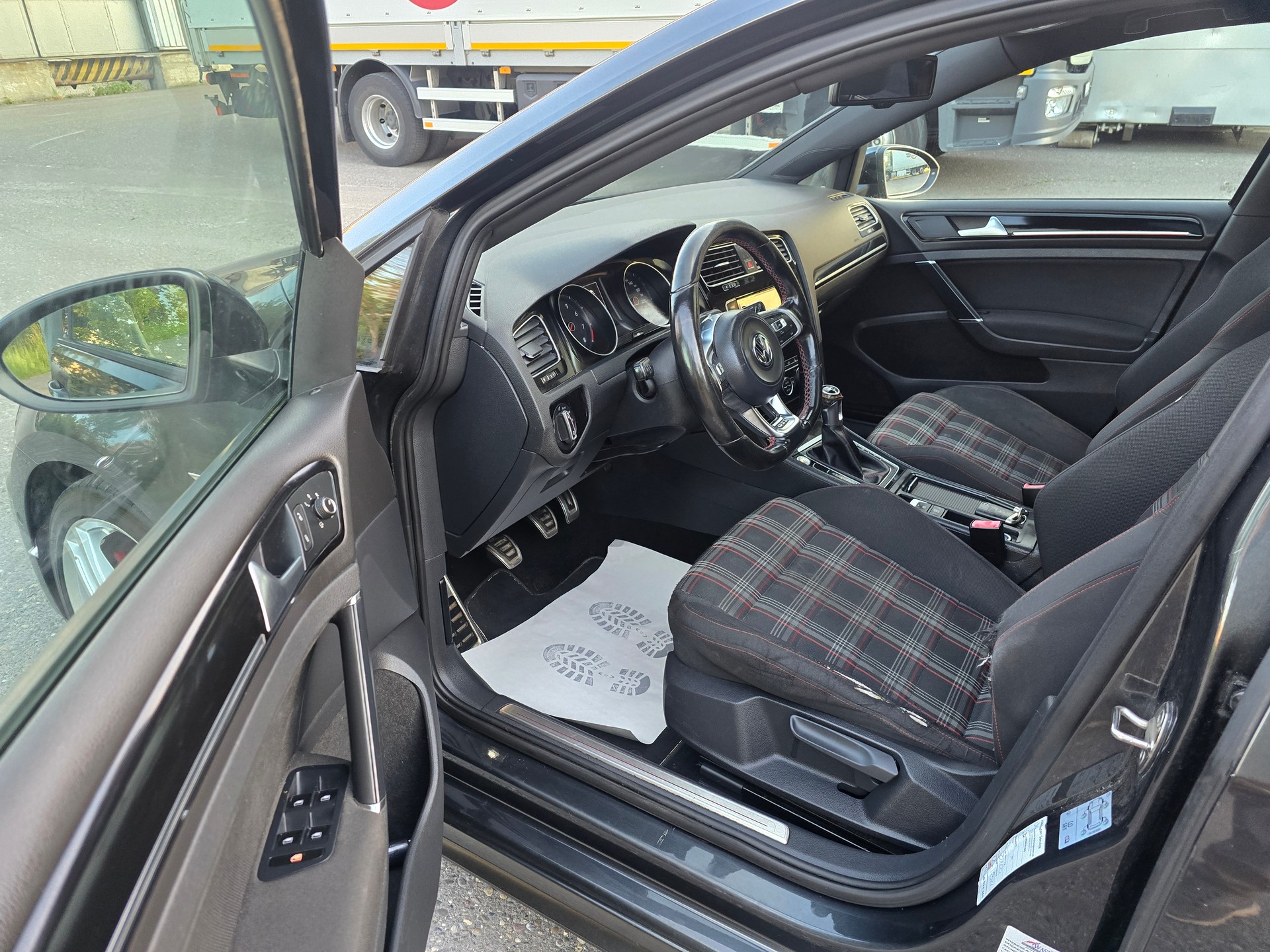 VW Golf 2.0 TSI GTI Performance-image-12