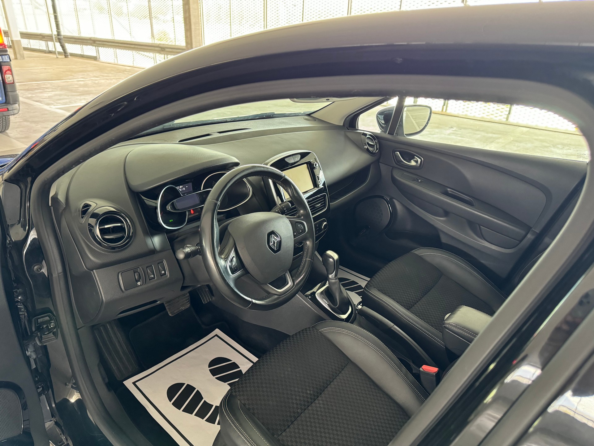 RENAULT Clio 1.2 16V T Intens EDC-image-9