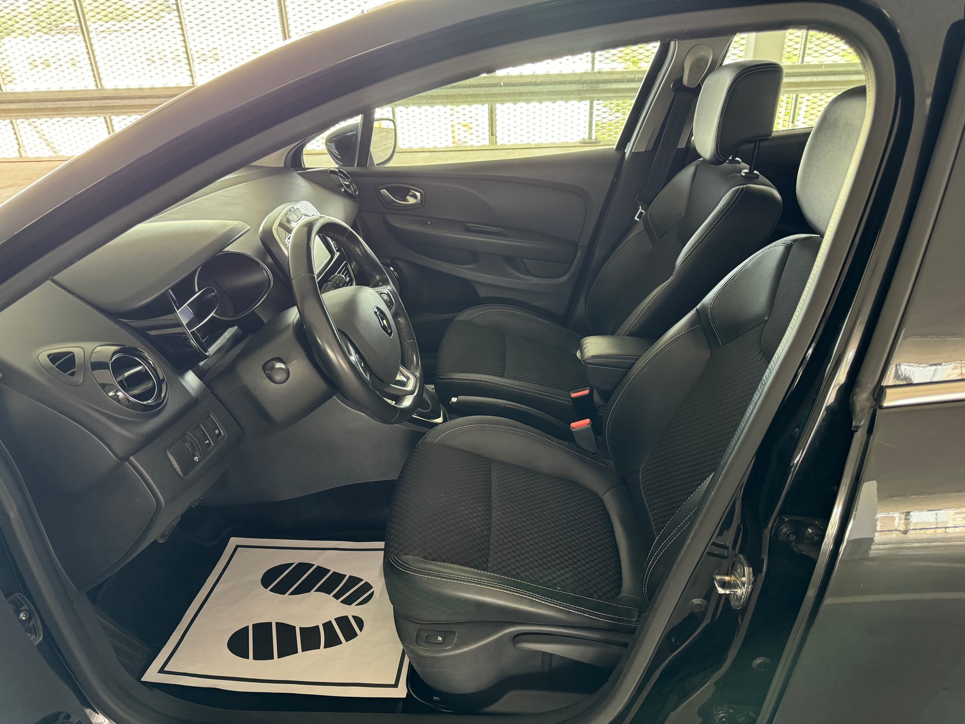 RENAULT Clio 1.2 16V T Intens EDC-image-8