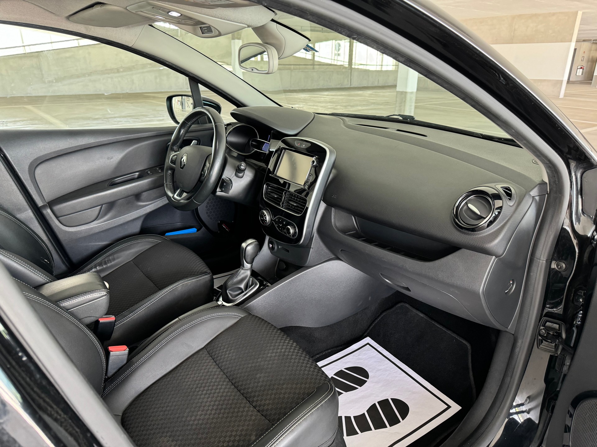 RENAULT Clio 1.2 16V T Intens EDC-image-12