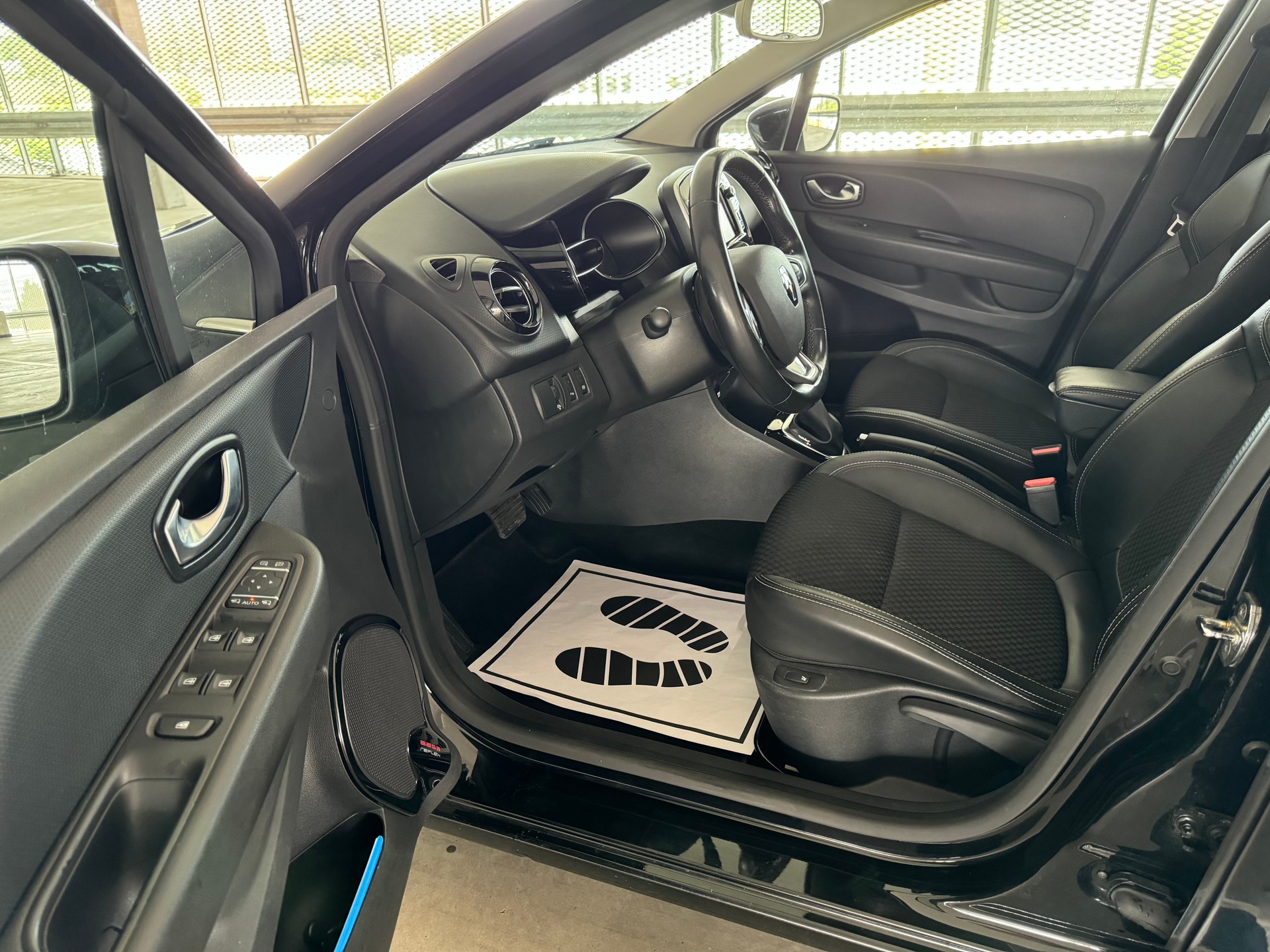 RENAULT Clio 1.2 16V T Intens EDC-image-10