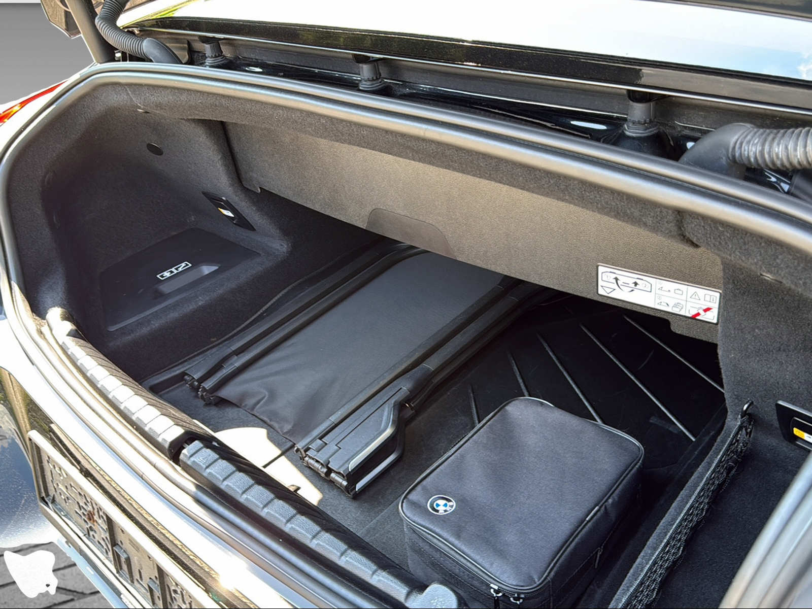 BMW M840d xDrive Cabriolet-image-23