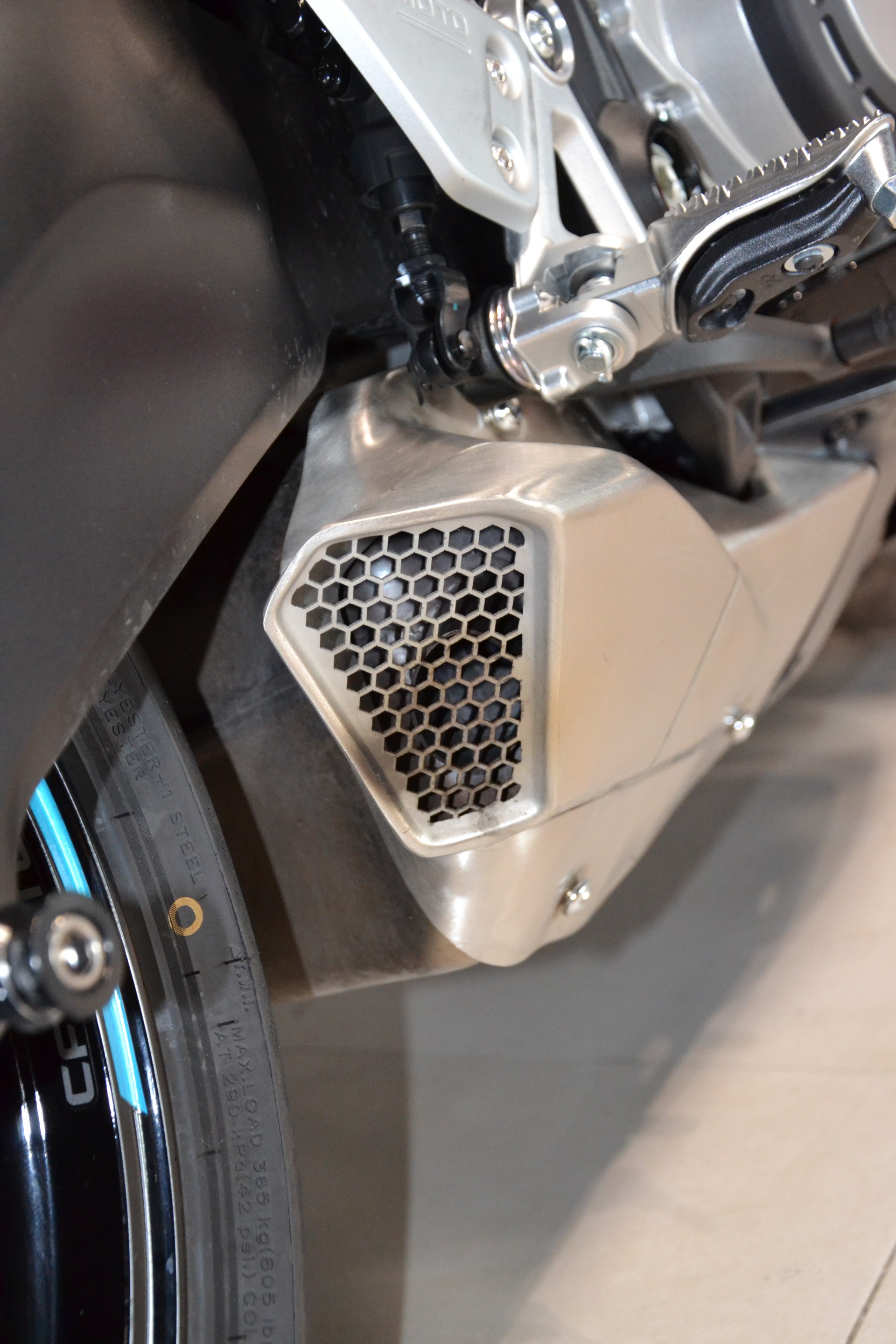 CF MOTO 675 SR-R-image-5