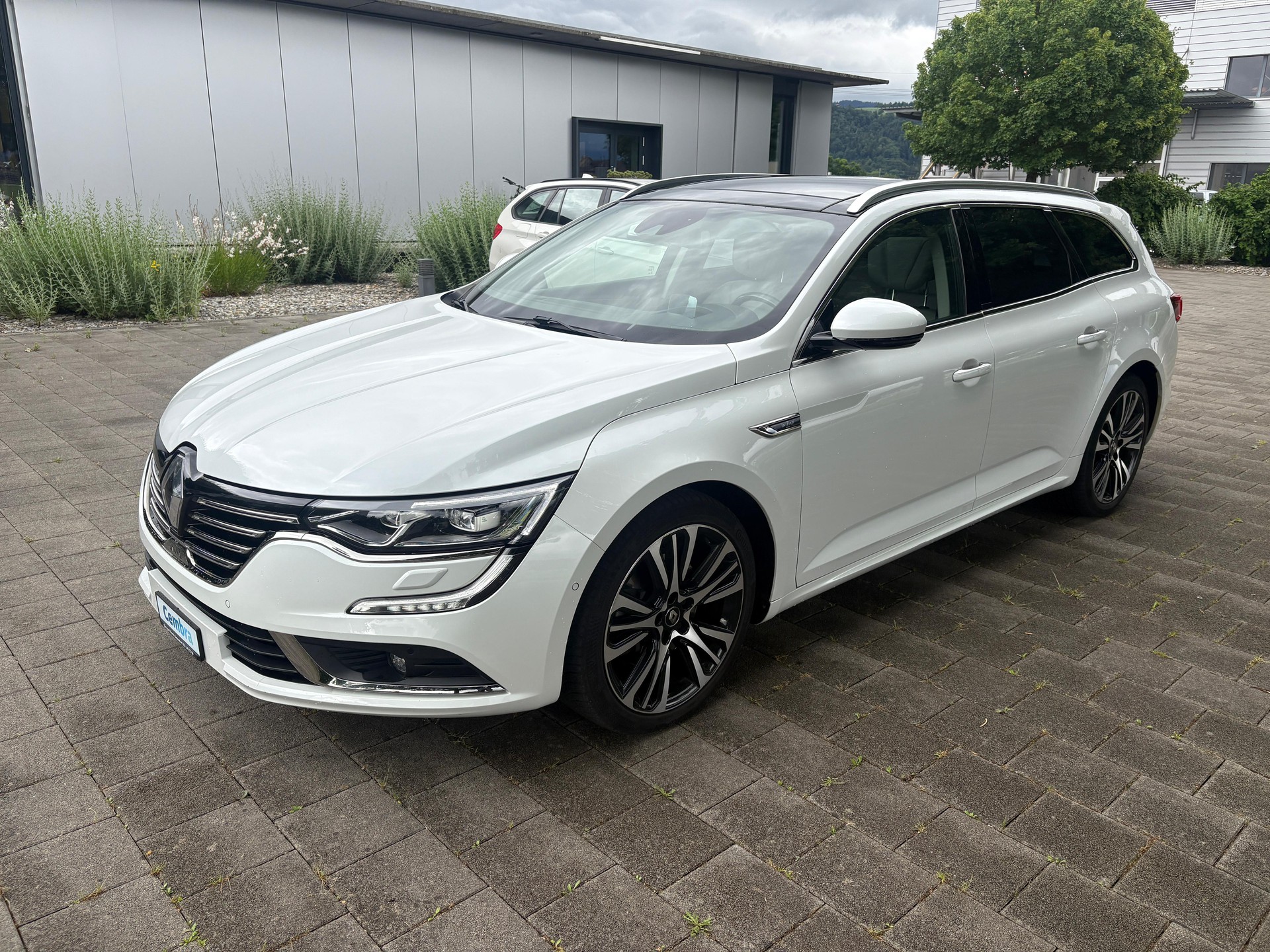 RENAULT Talisman Grandtour 1.8 TCe Initiale EDC-showroom-element-1