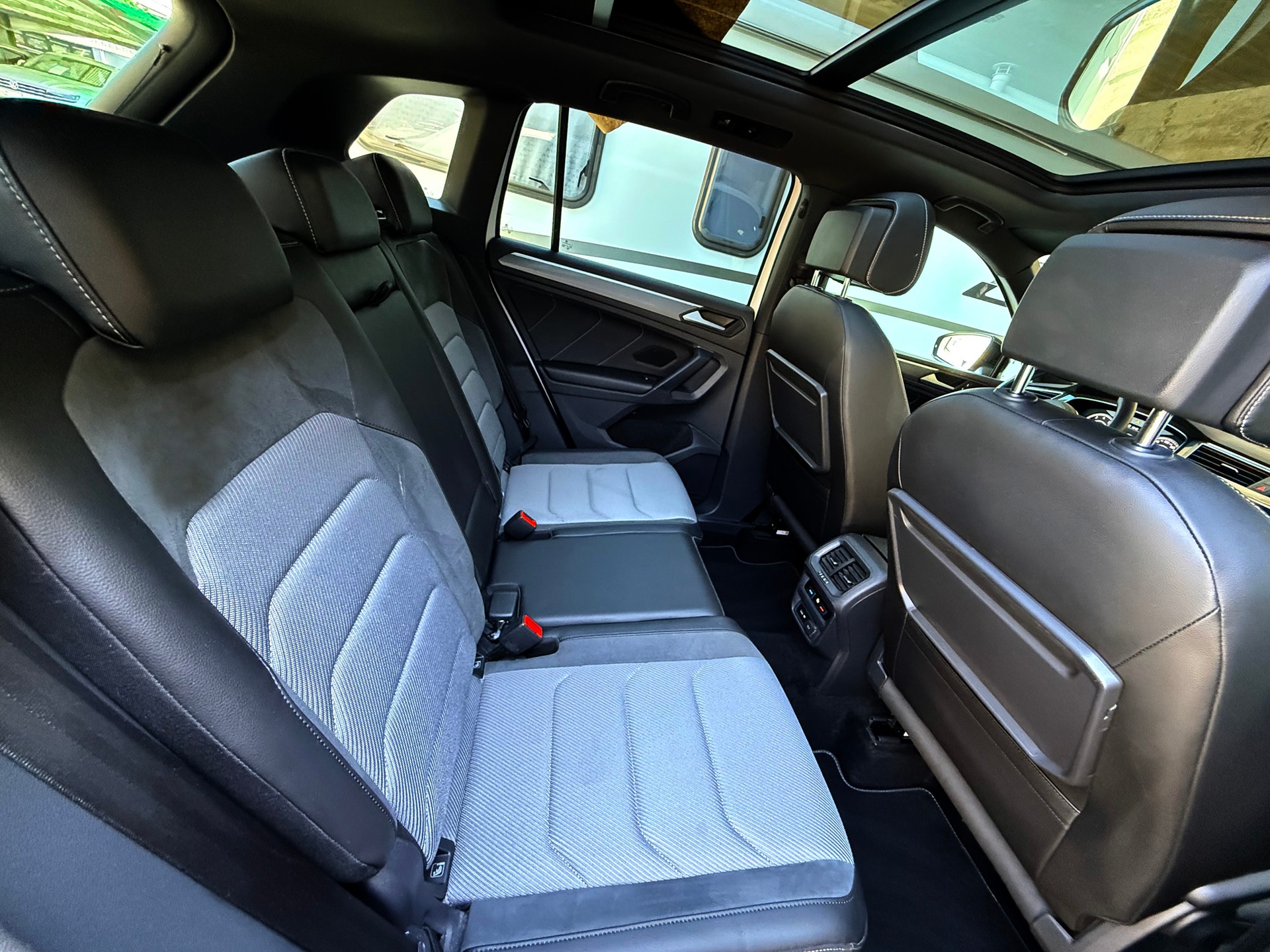 VW Tiguan 2.0TSI R-Line 4Motion DSG-image-19