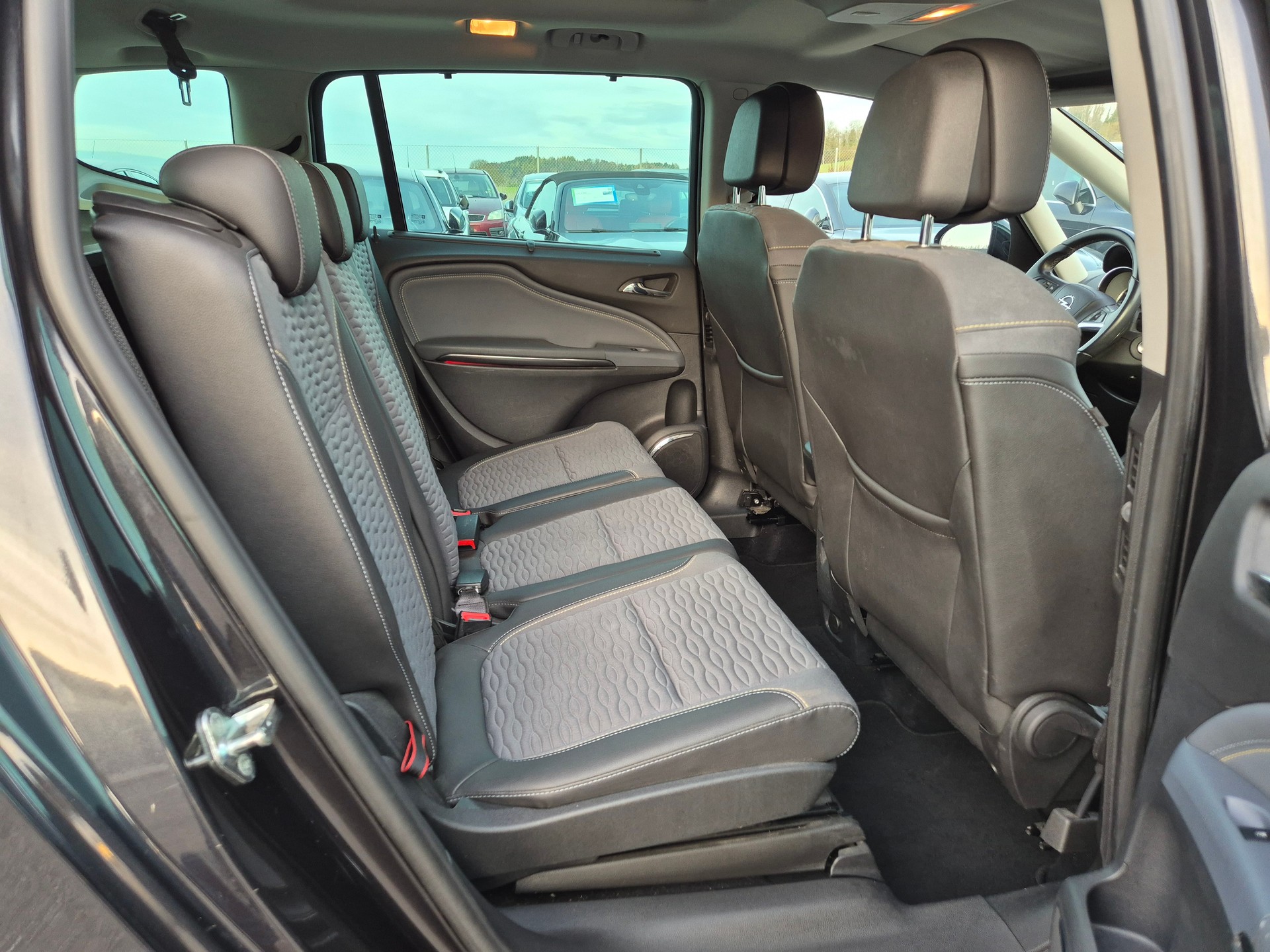 OPEL Zafira Tourer 1.4i 16V Cosmo-image-7