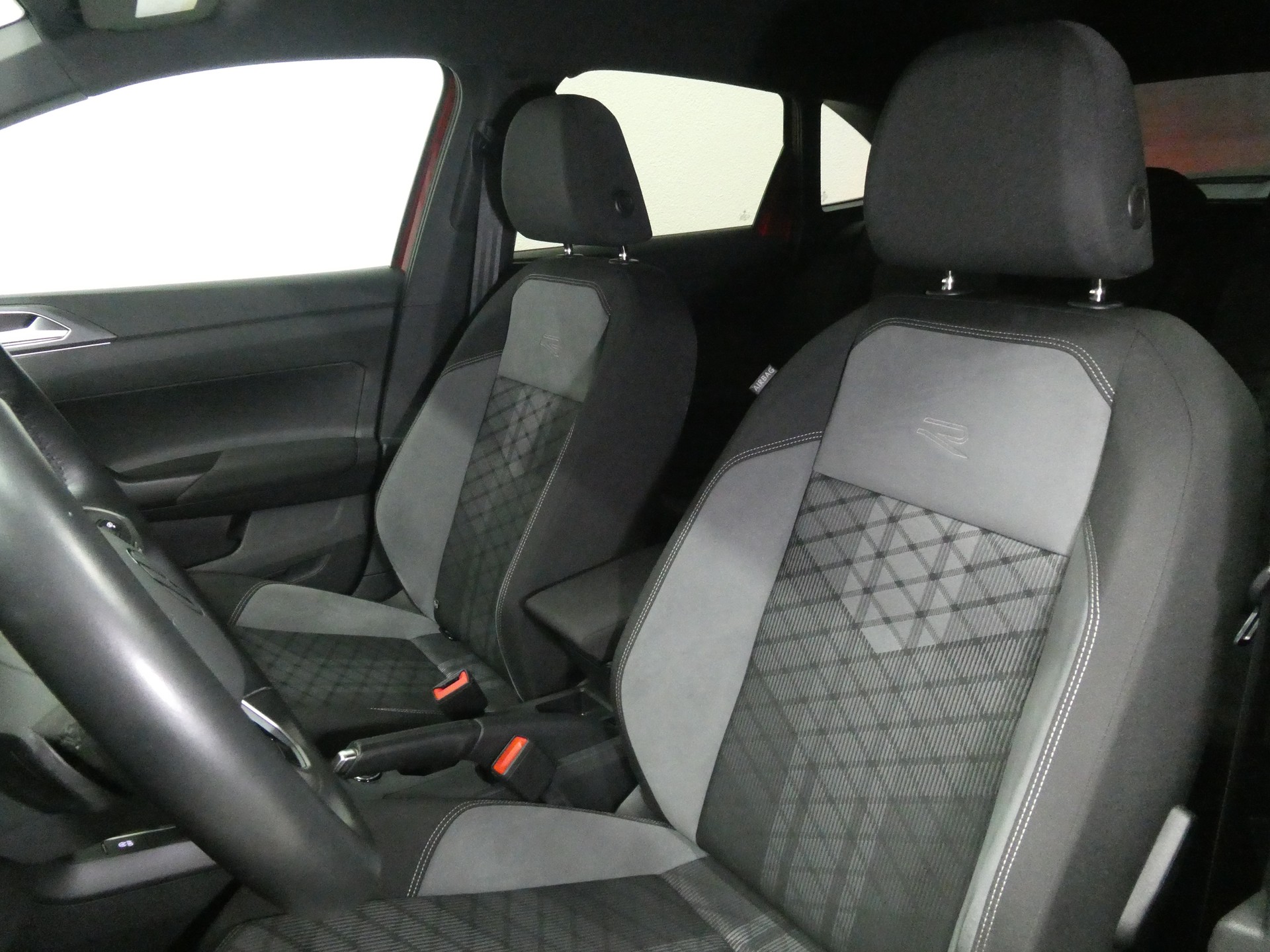 VW Taigo 1.5 TSI R-Line DSG - Navi - Digital Cockpit Pro - IQ Light - Kamera - 150 PS-image-9