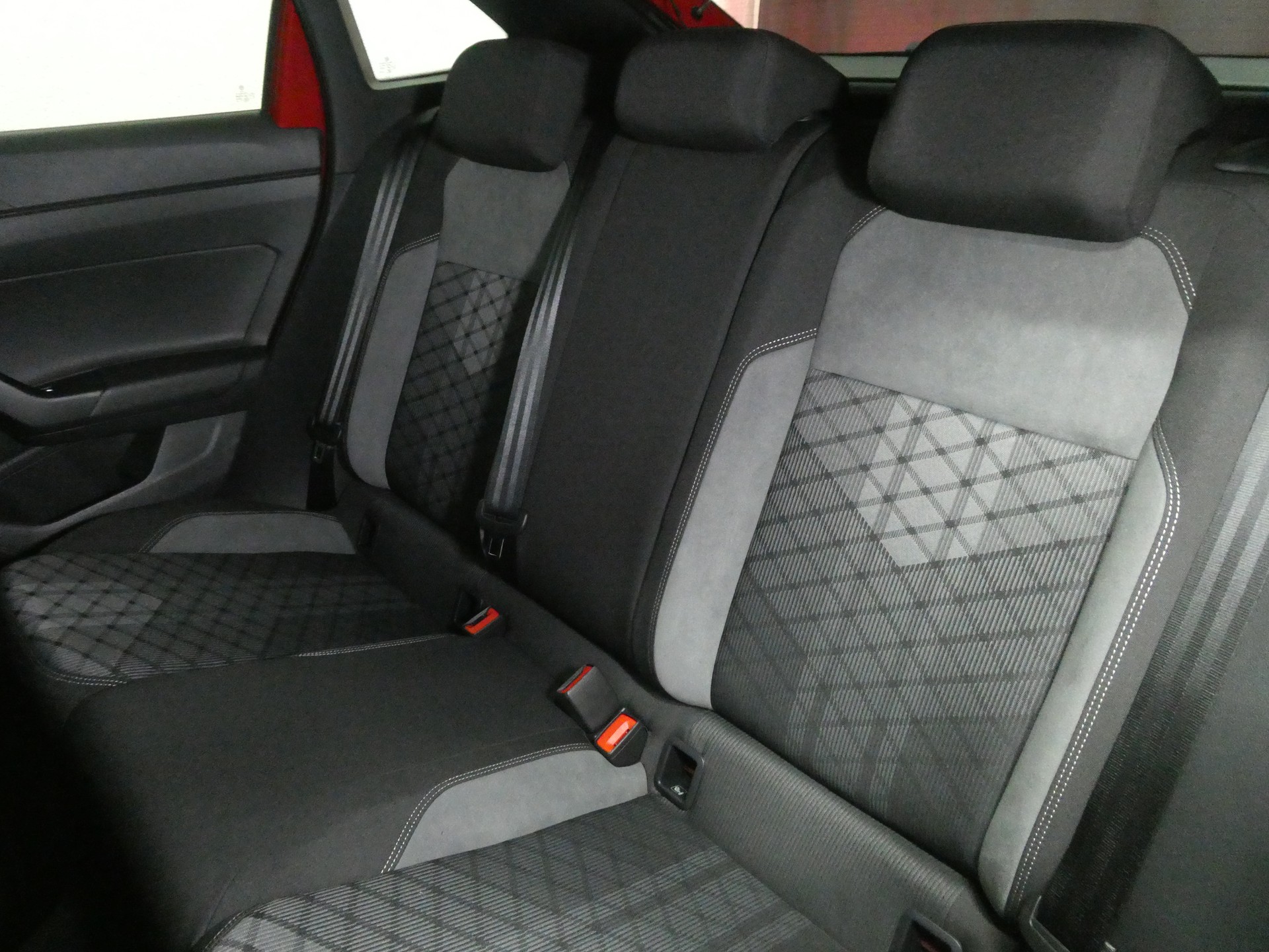 VW Taigo 1.5 TSI R-Line DSG - Navi - Digital Cockpit Pro - IQ Light - Kamera - 150 PS-image-11