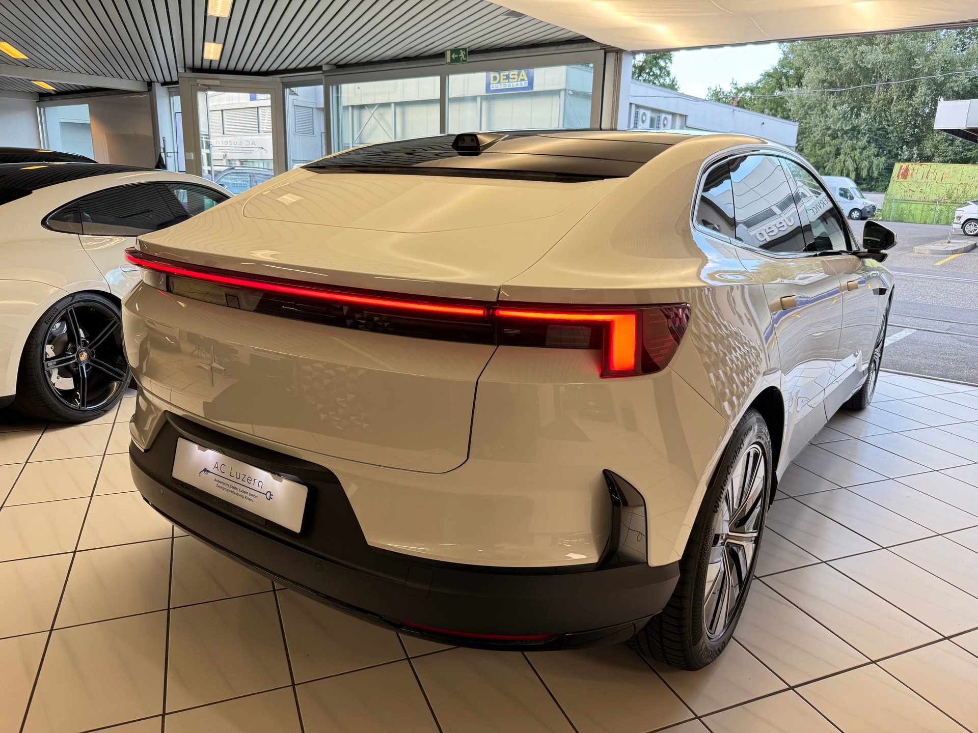 POLESTAR Polestar 4 Long Range Single 100kWh-image-4