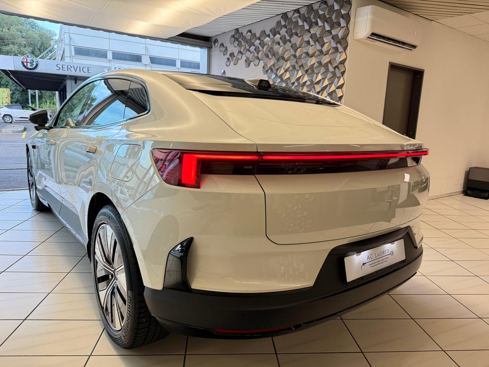 POLESTAR Polestar 4 Long Range Single 100kWh-showroom-element-3