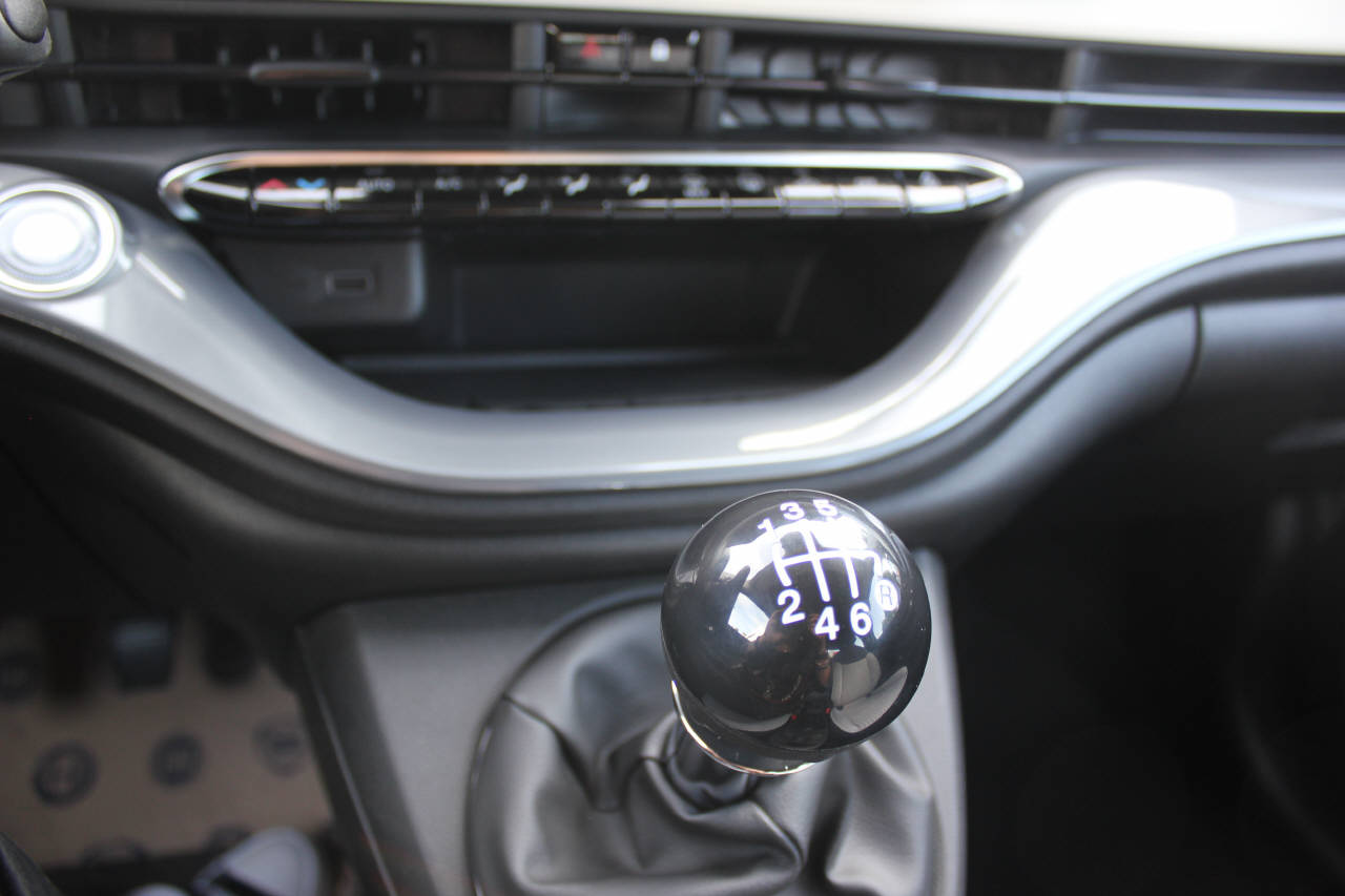 FIAT 500 Cabrio 1.0 Hybrid Dolcevita-image-8