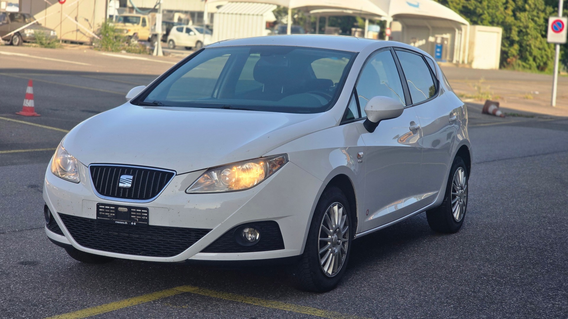 SEAT Ibiza SC 1.2 TSI Style-showroom-element-1