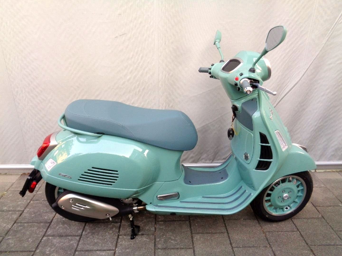 PIAGGIO VESPA GTS 310 80TH E5-showroom-element-3