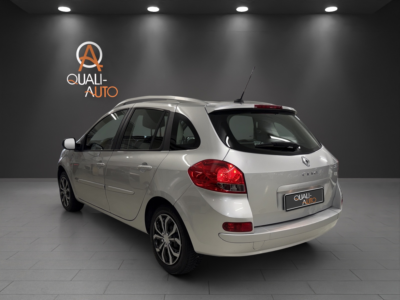 RENAULT Clio Grandtour 1.6 16V Night&Day Automatic-showroom-element-3
