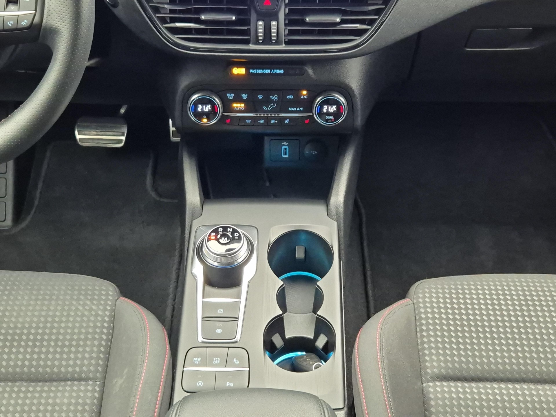 FORD Focus Station Wagon 2.0 EcoBlue 150 ST-Line-image-14