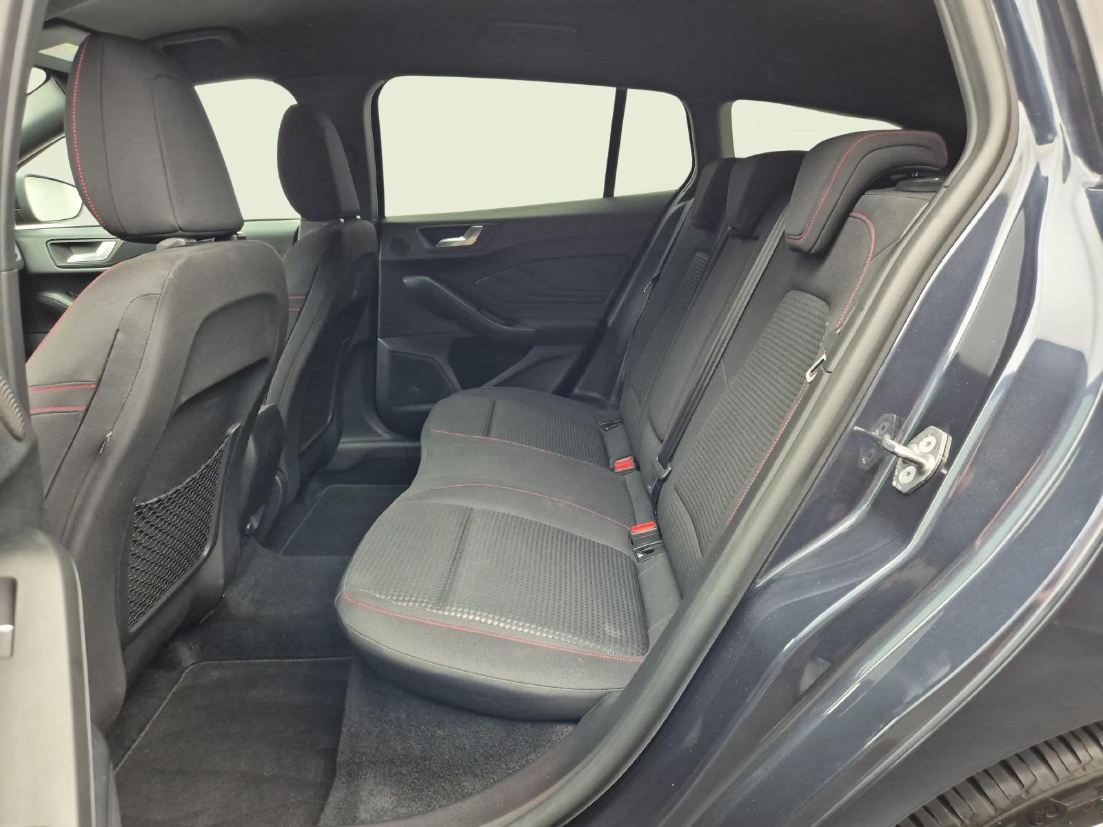 FORD Focus Station Wagon 2.0 EcoBlue 150 ST-Line-showroom-element-3