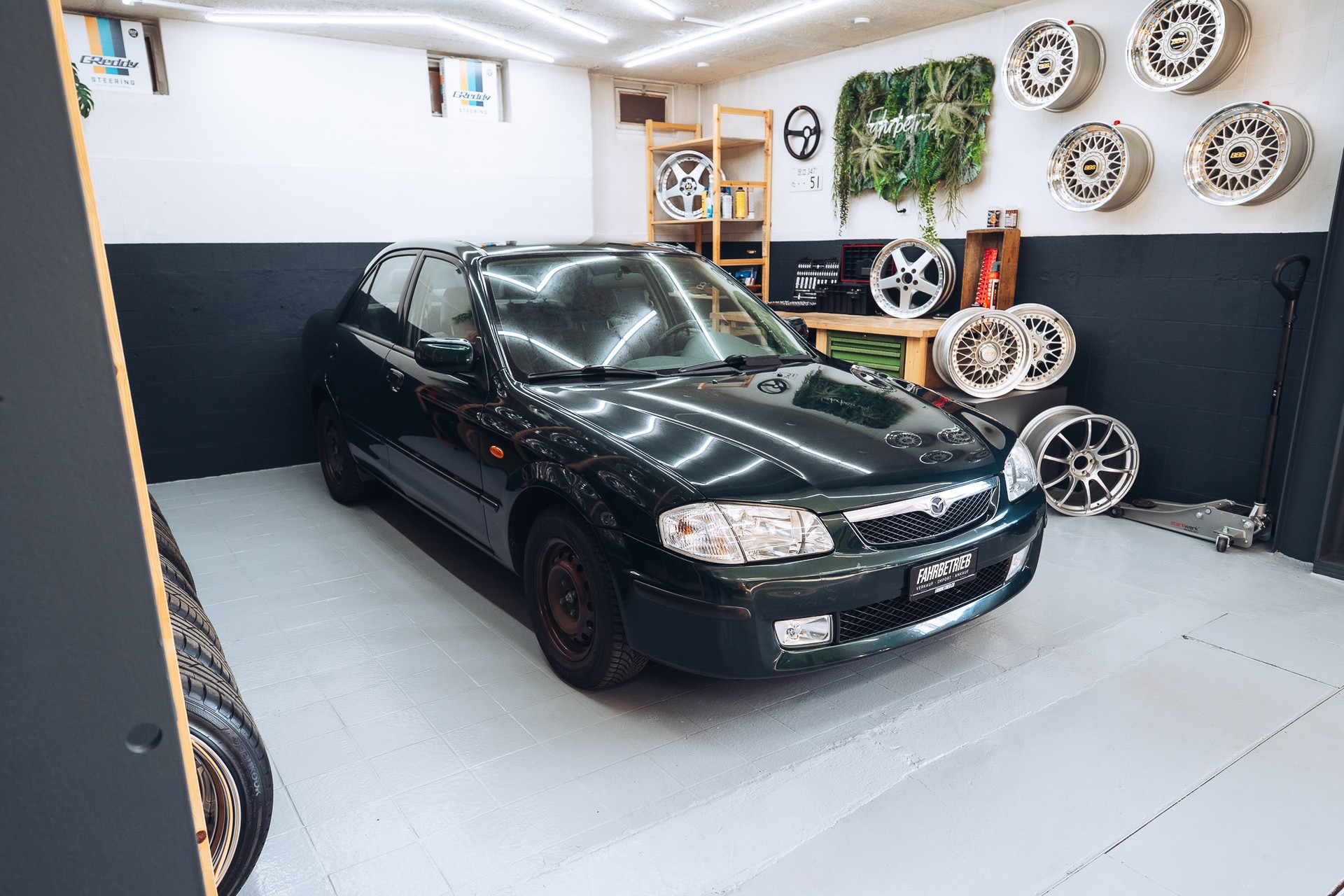MAZDA 323 1.8i-16V-image-3