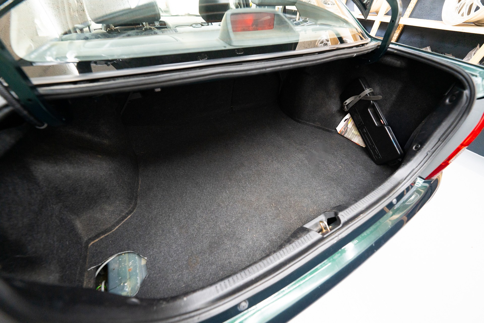 MAZDA 323 1.8i-16V-image-9