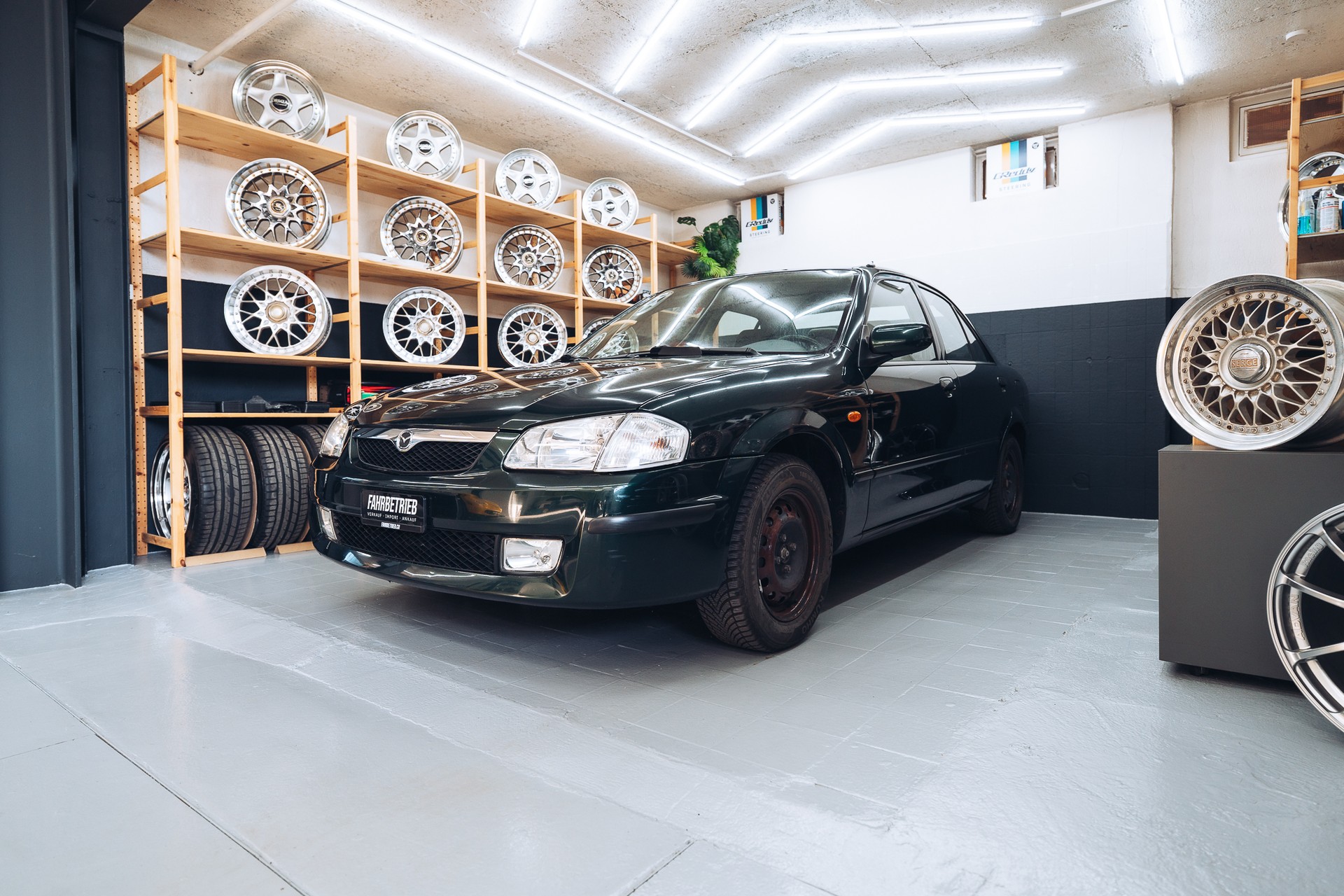 MAZDA 323 1.8i-16V