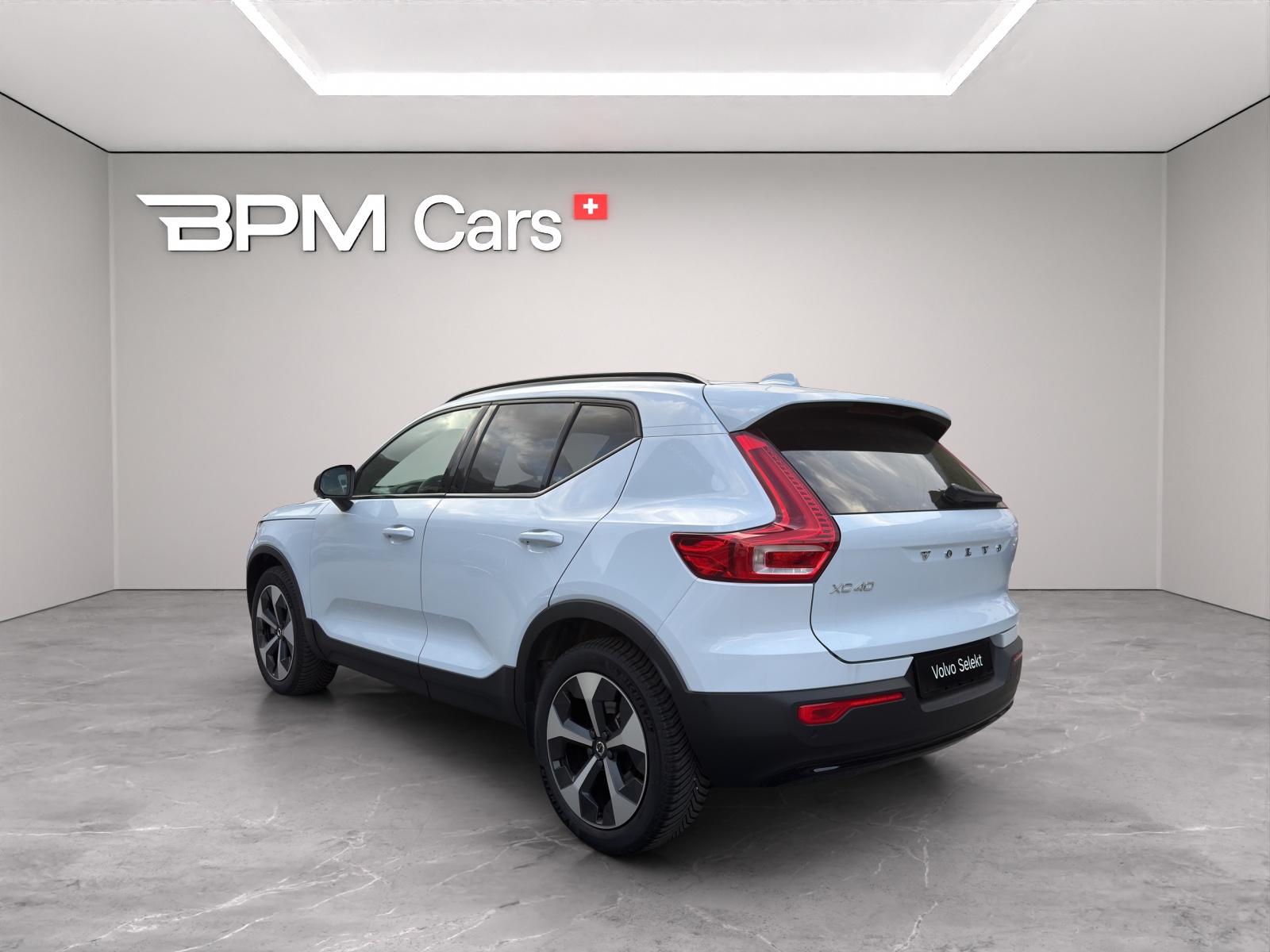 VOLVO XC40 2.0 B3 MH Plus Dark-image-5