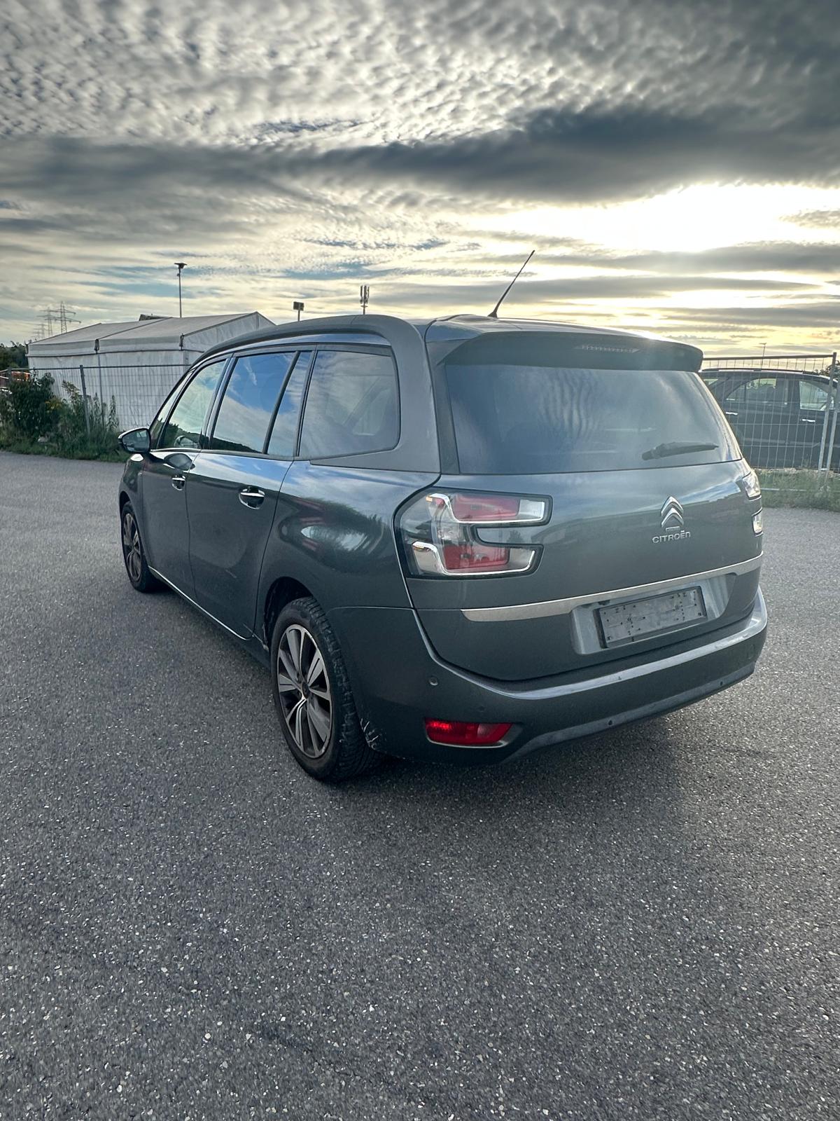 CITROEN Grand C4 Picasso 1.6 e-HDi Exclusive EGS6-image-5