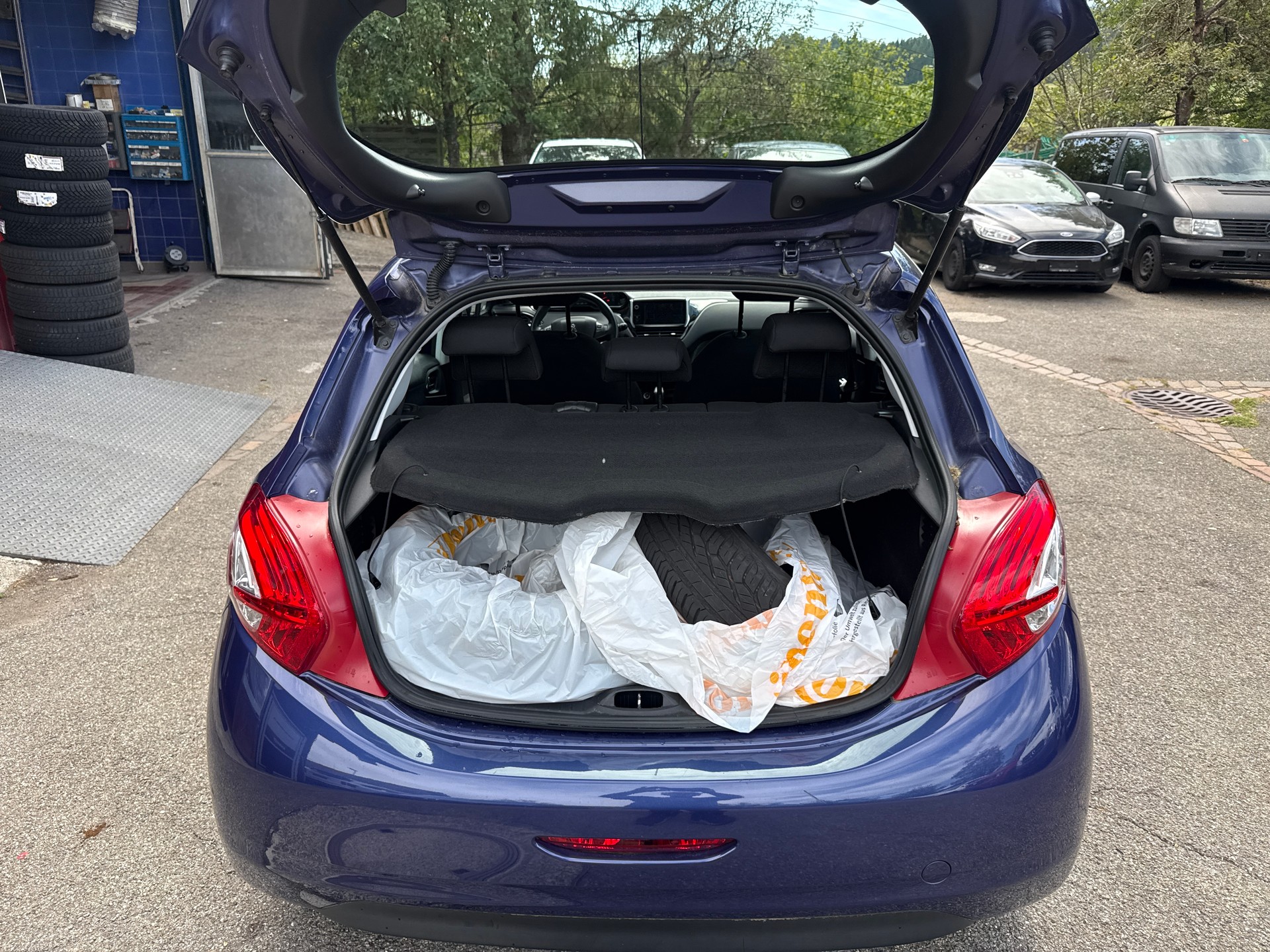 PEUGEOT 208 1.2 VTI Active-image-18