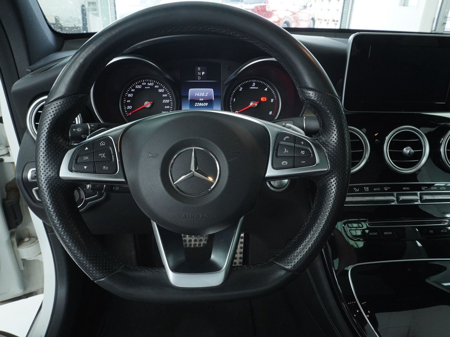 MERCEDES-BENZ GLC 250 d Exclusive 4Matic 9G-Tronic-image-10