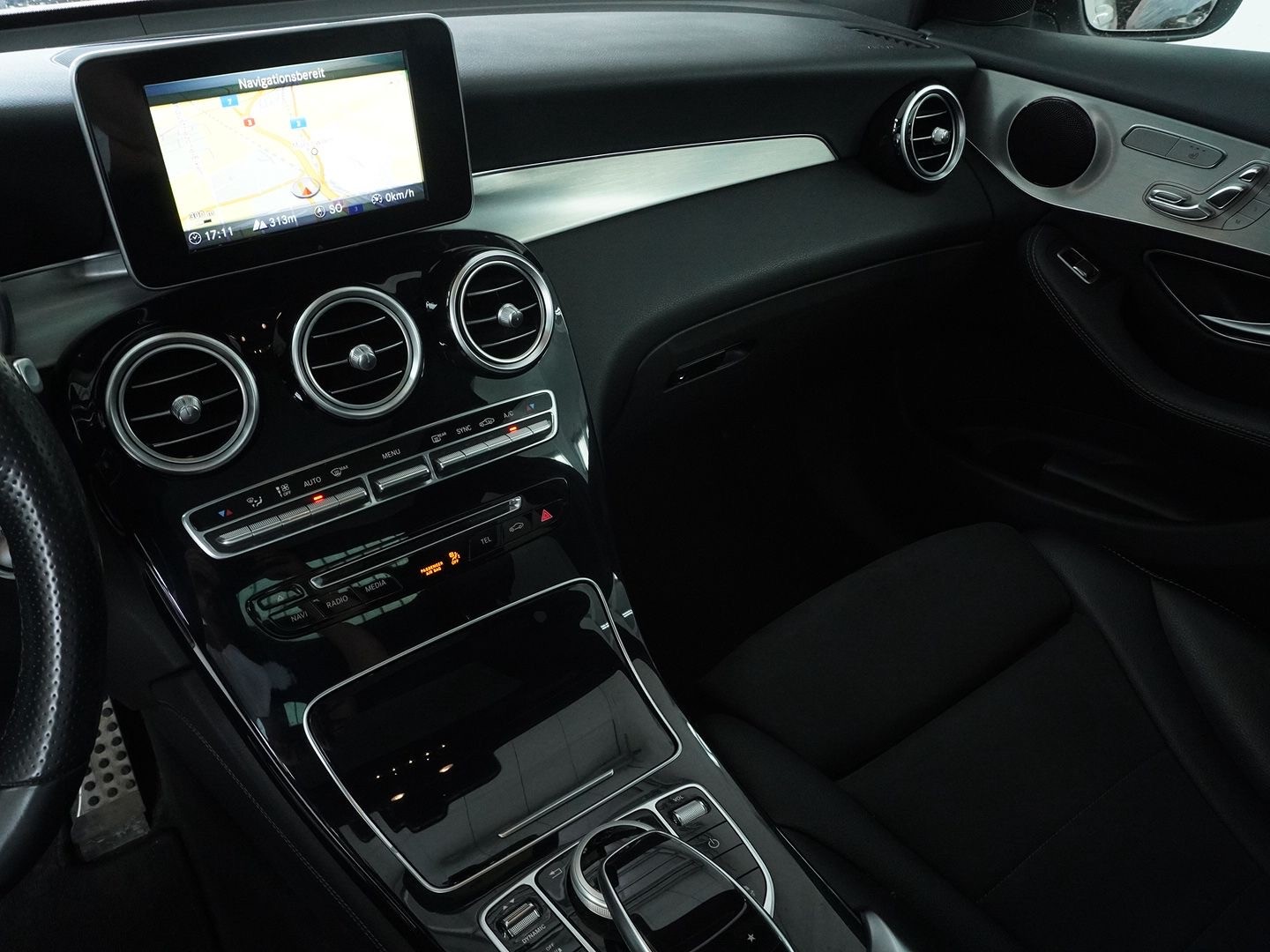 MERCEDES-BENZ GLC 250 d Exclusive 4Matic 9G-Tronic-image-6
