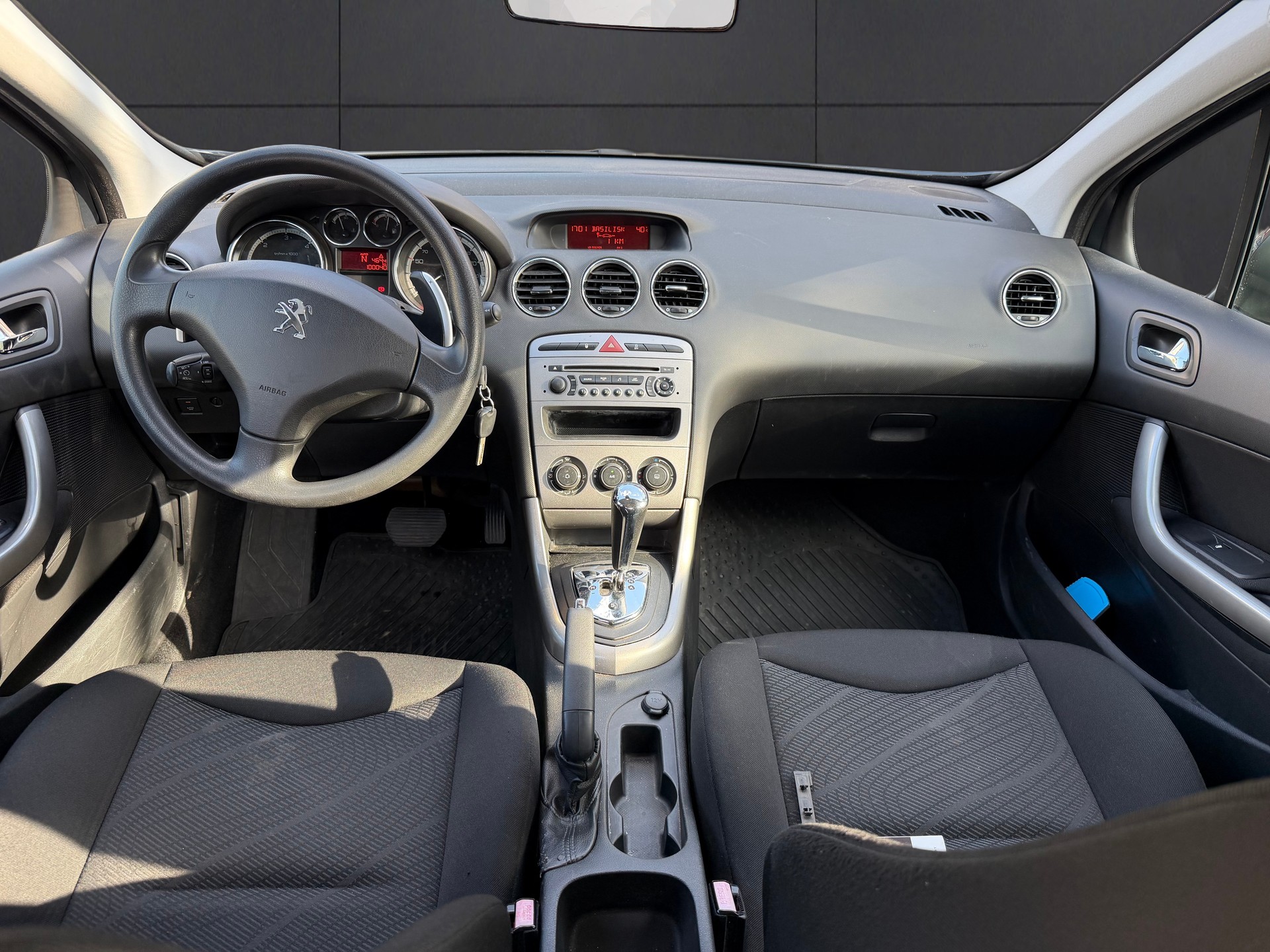 PEUGEOT 308 SW 1.6 HDI Active EGS6-image-8