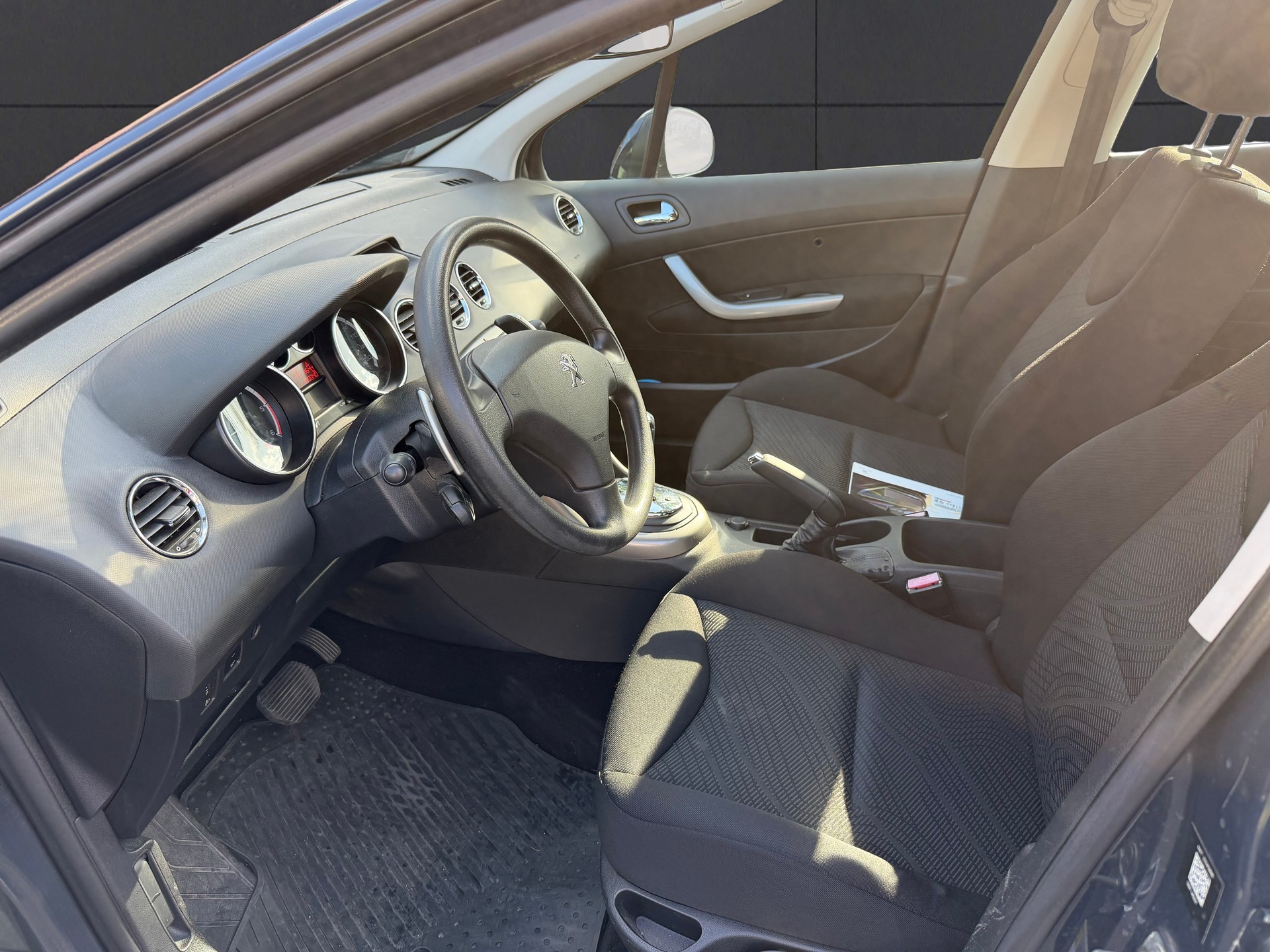 PEUGEOT 308 SW 1.6 HDI Active EGS6-image-6