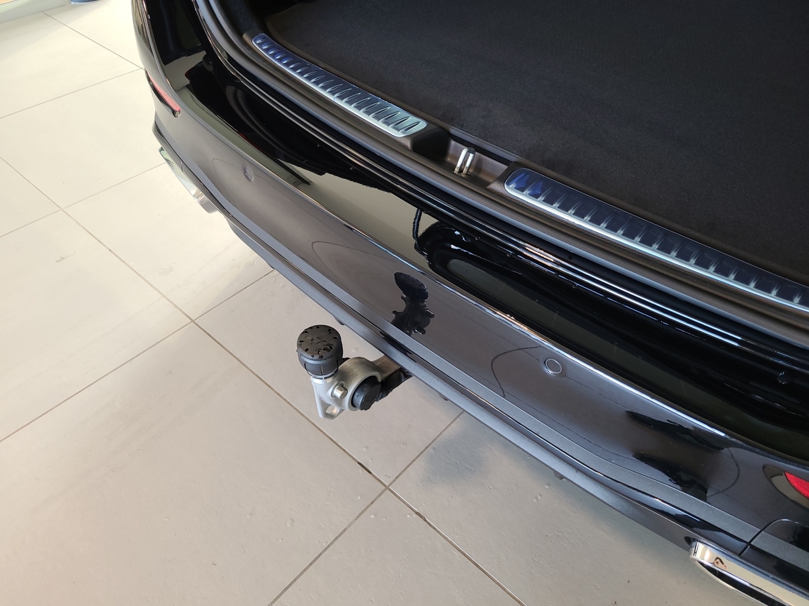 MERCEDES-BENZ C 220 d 4M AMG T Swiss Star S206-image-7