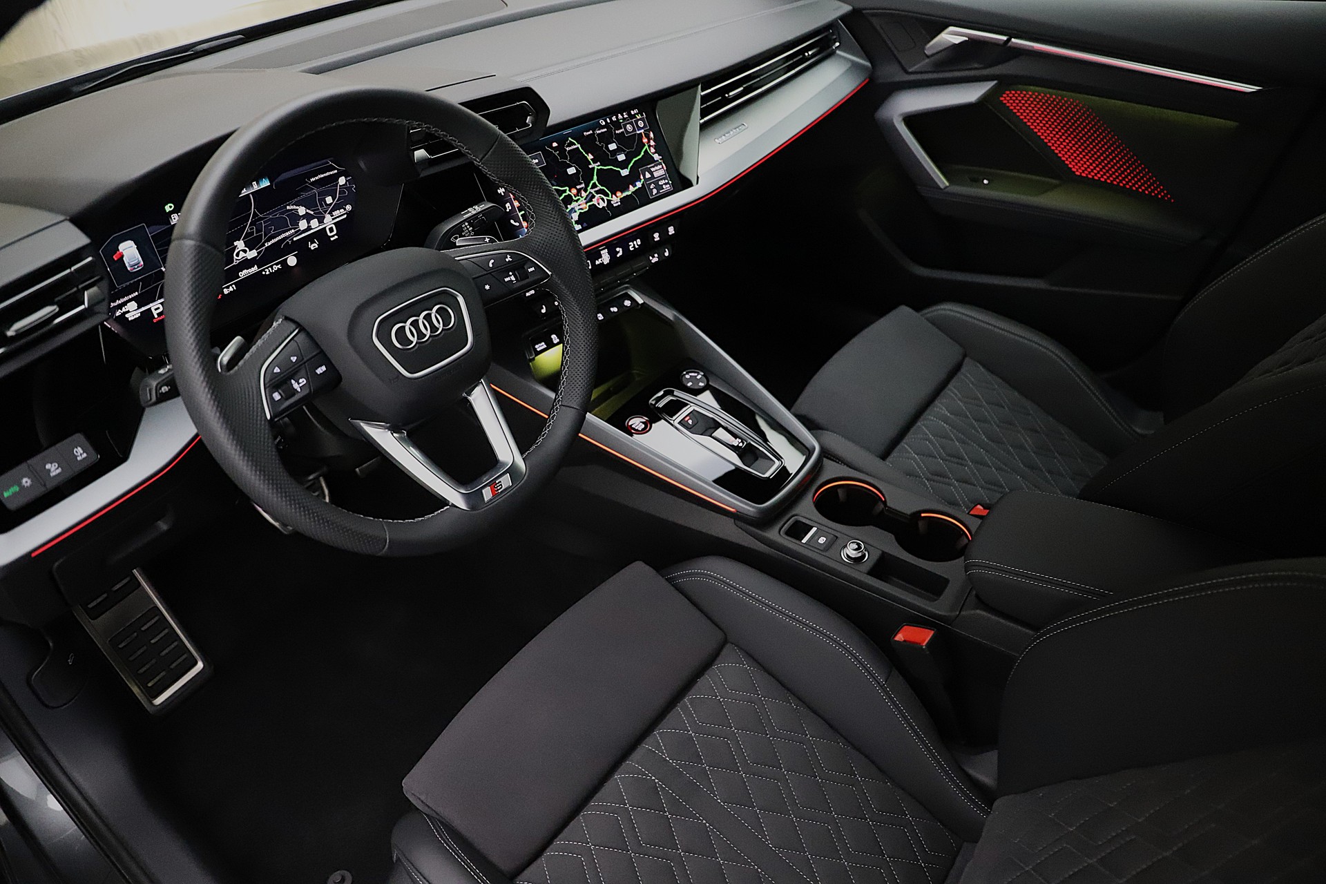 AUDI S3 Sportback TFSI quattro S-tronic-image-4