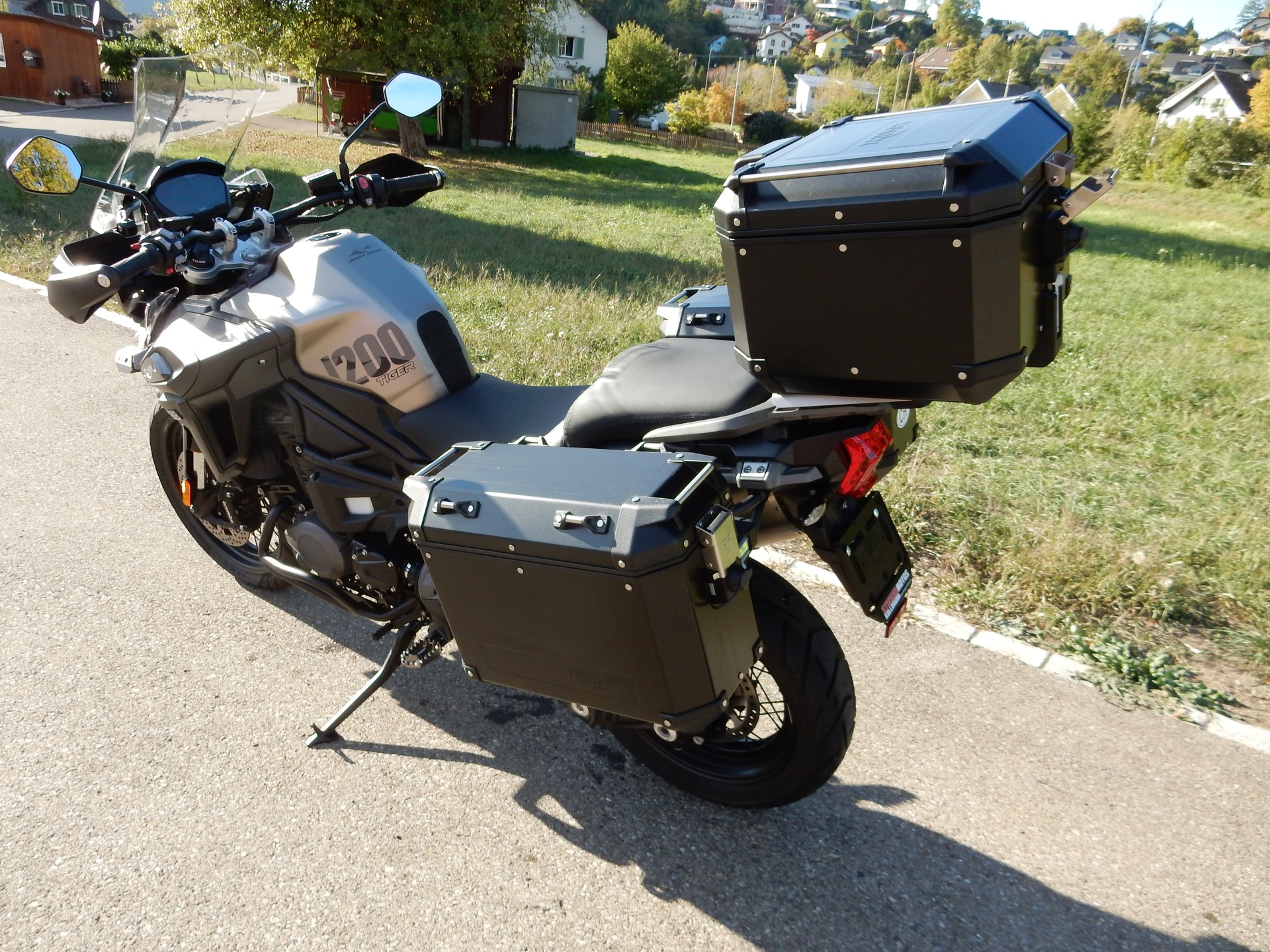TRIUMPH 1200 Desert-image-2