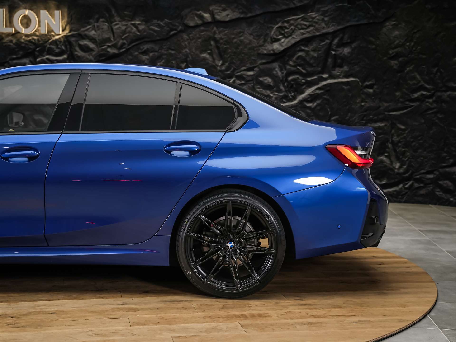 BMW 320i xDrive Steptronic M Sport Pro *Facelift*20" Felgen*Abstandsregler*Head-Up*-image-18