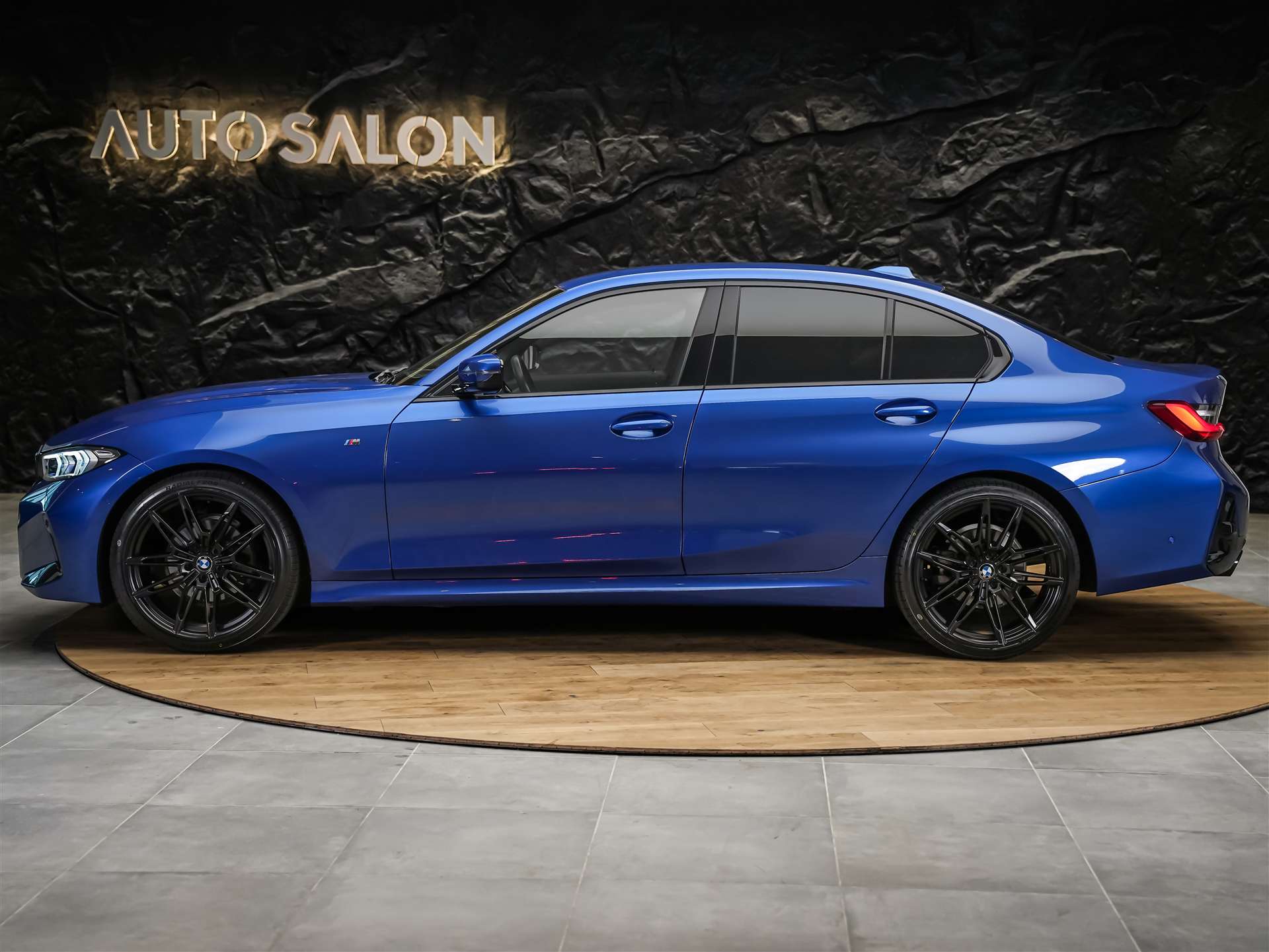 BMW 320i xDrive Steptronic M Sport Pro *Facelift*20" Felgen*Abstandsregler*Head-Up*-showroom-element-2